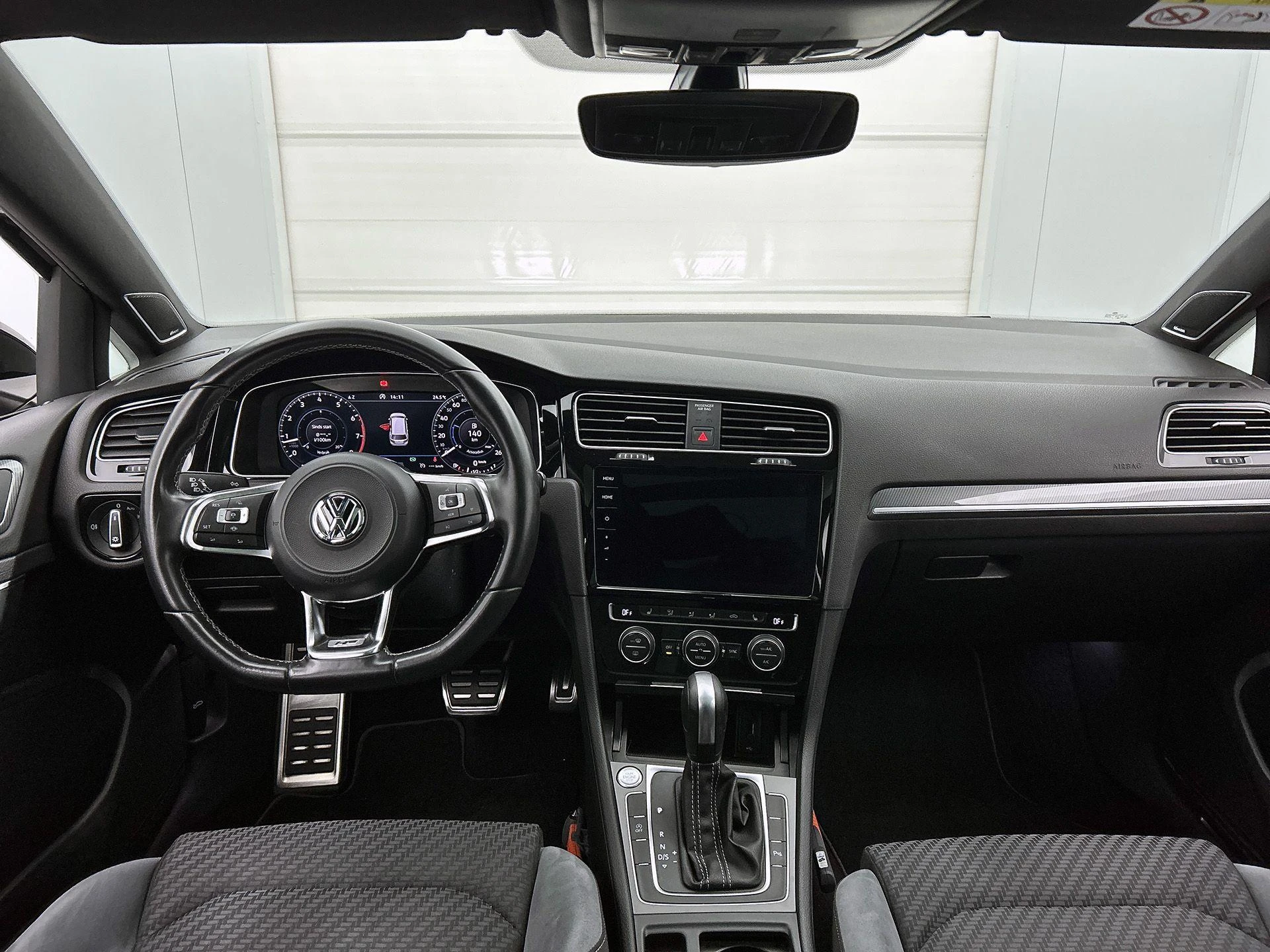 Volkswagen-Golf-image-17