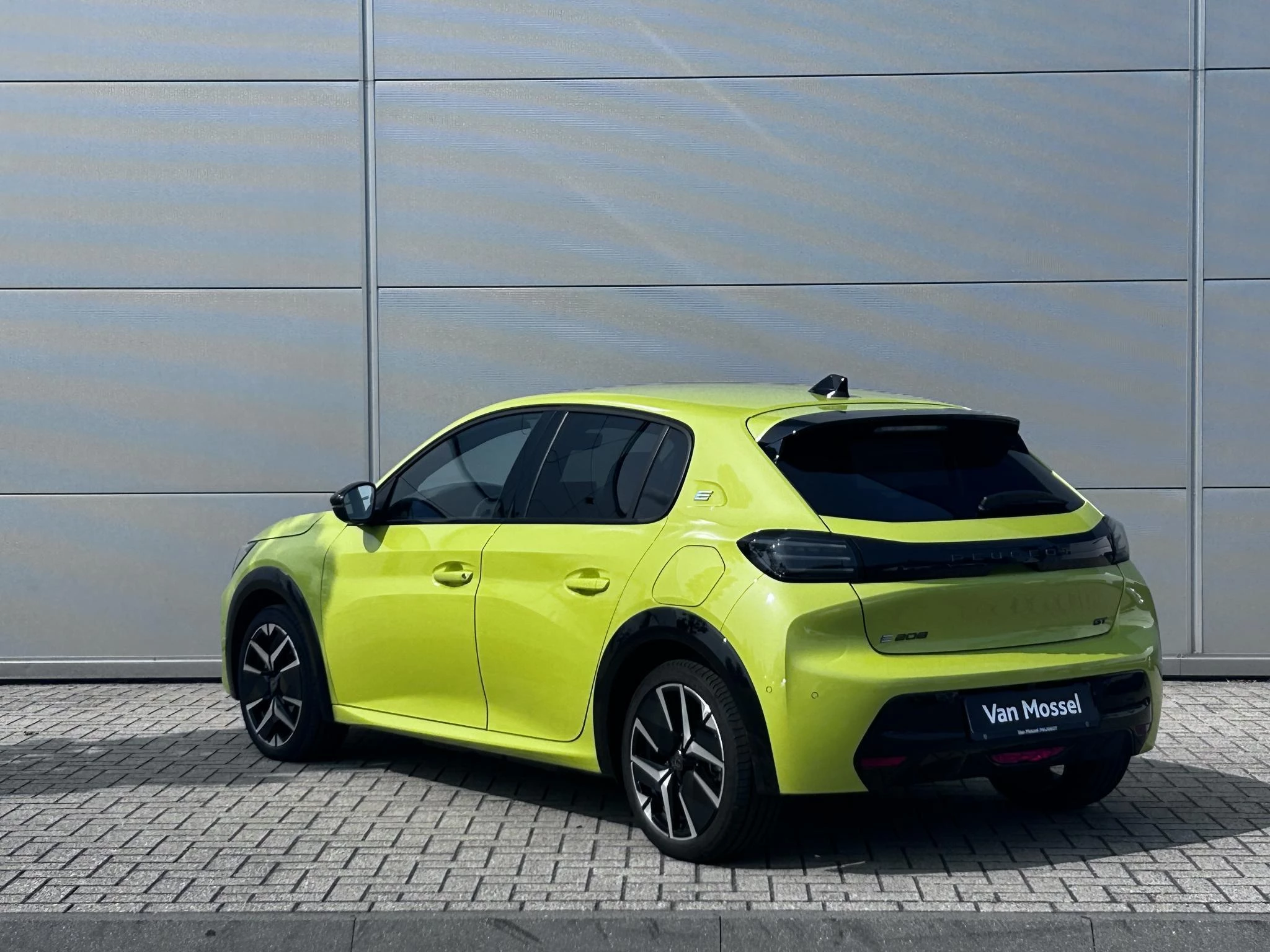 Peugeot-e-208-image-3