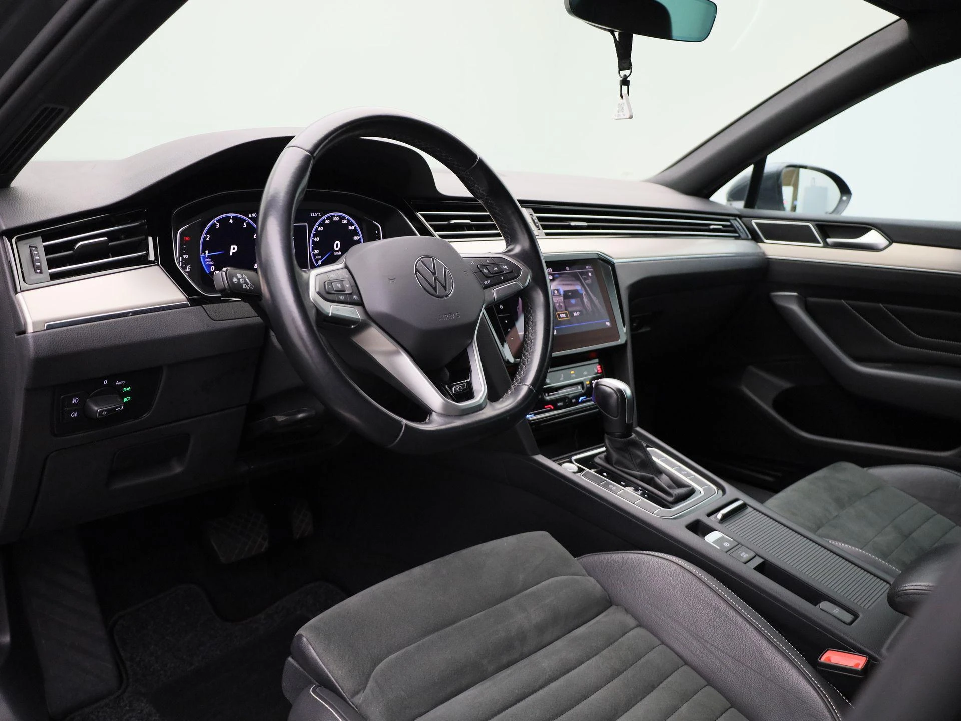 Volkswagen-Passat-image-31