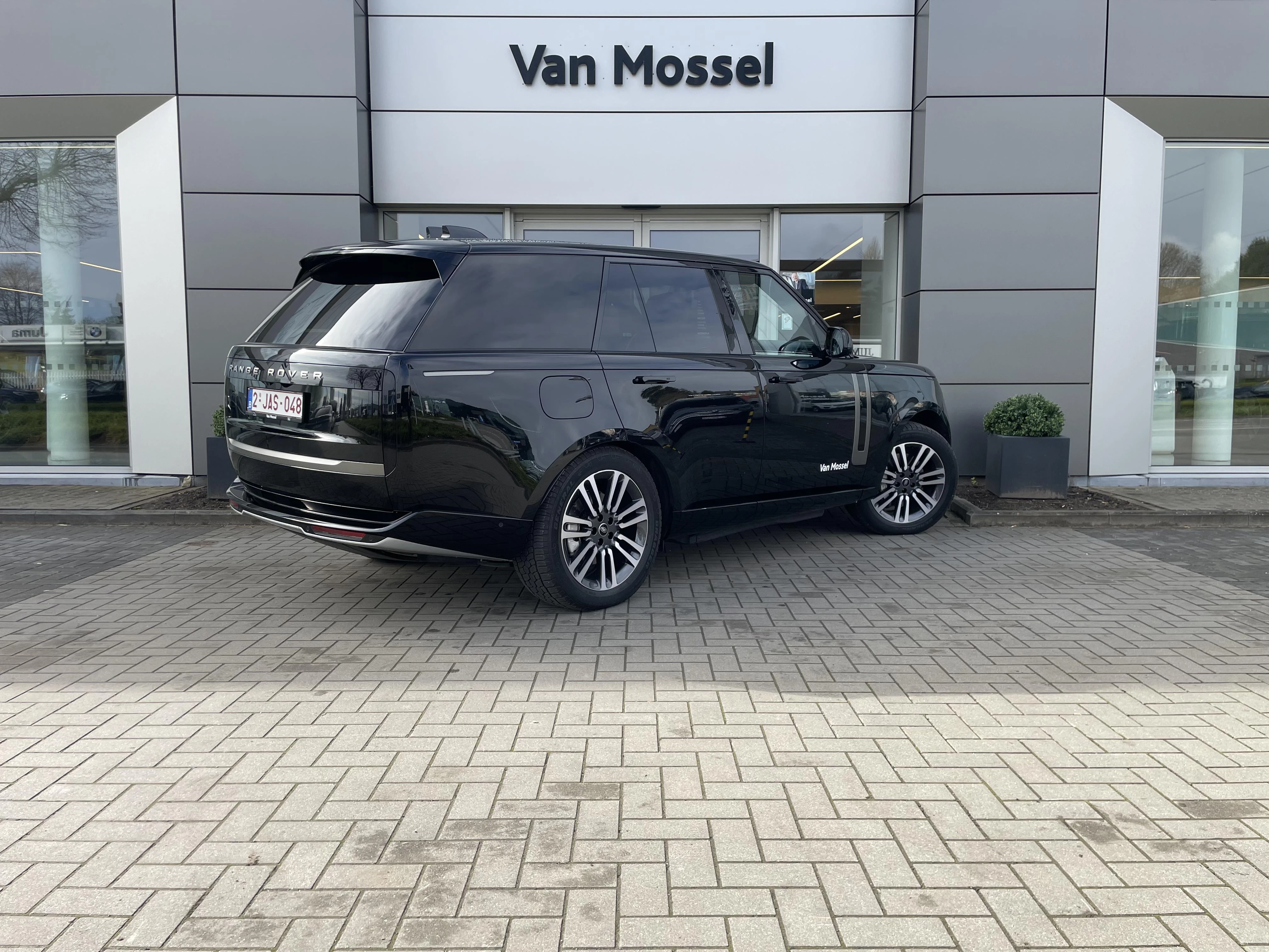 Land Rover Range Rover SWB P460e SE