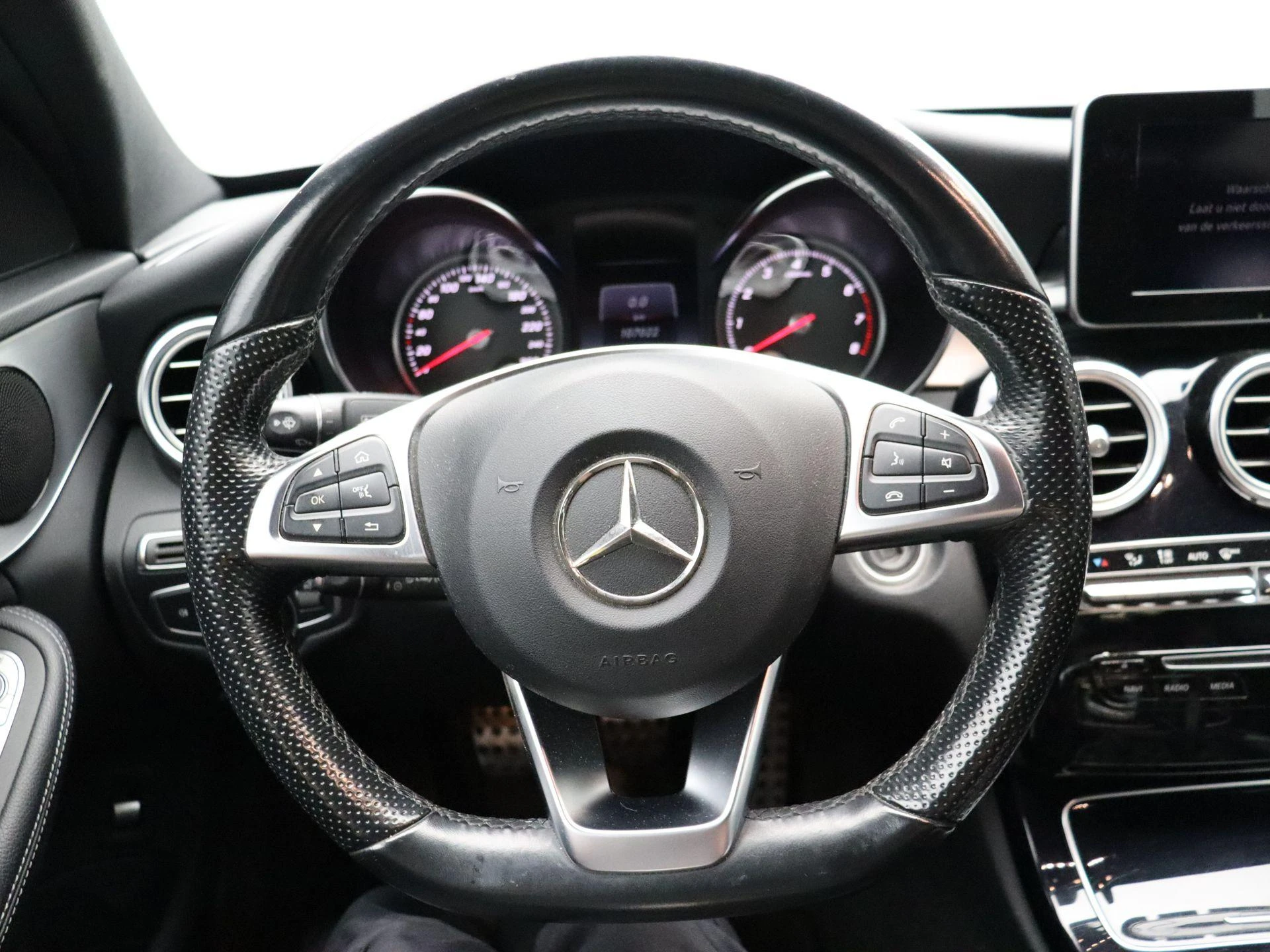 Mercedes-Benz-C-Klasse-image-15