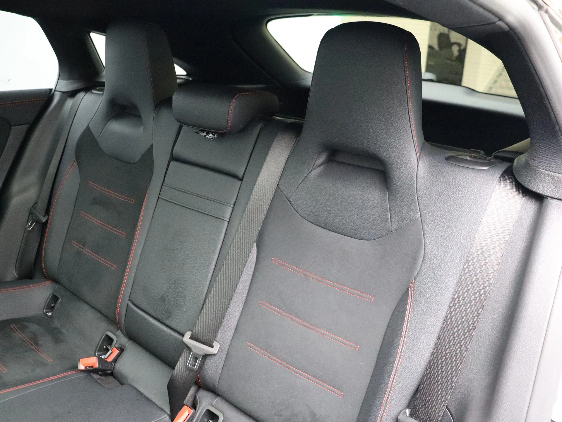 Mercedes-Benz-CLA-image-25