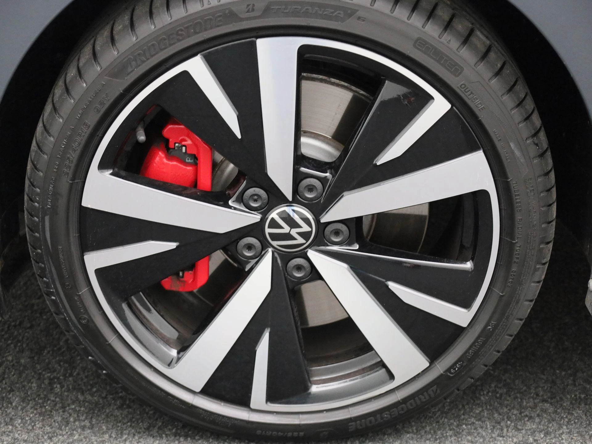 Volkswagen-Golf-image-13