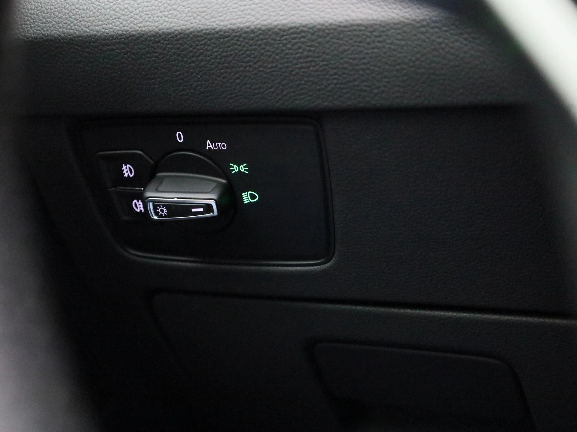 Volkswagen-Passat-image-21