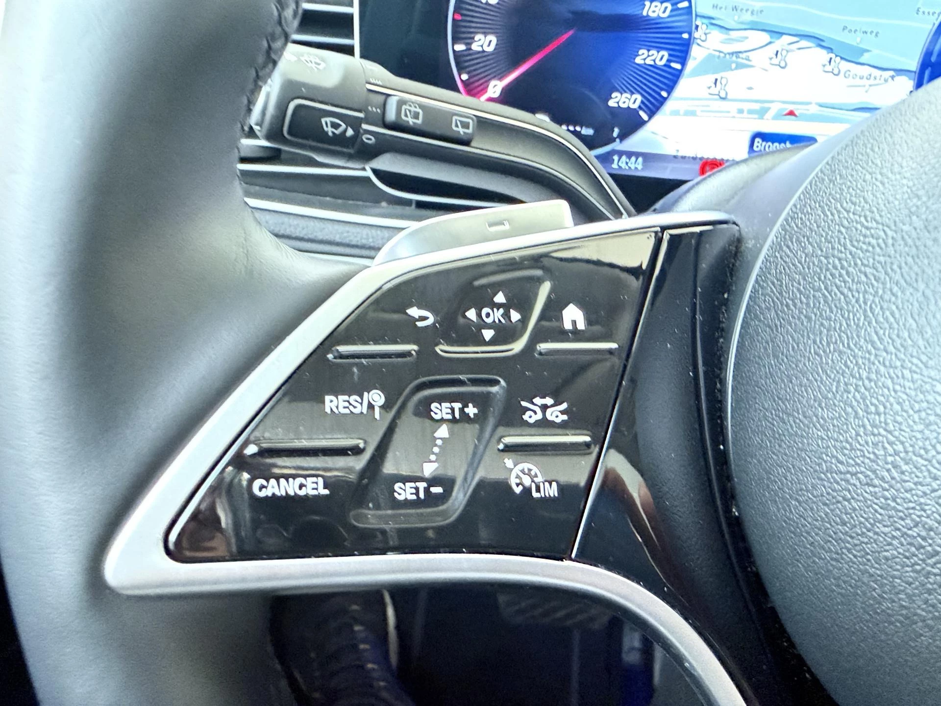 Mercedes-Benz-GLE-image-13