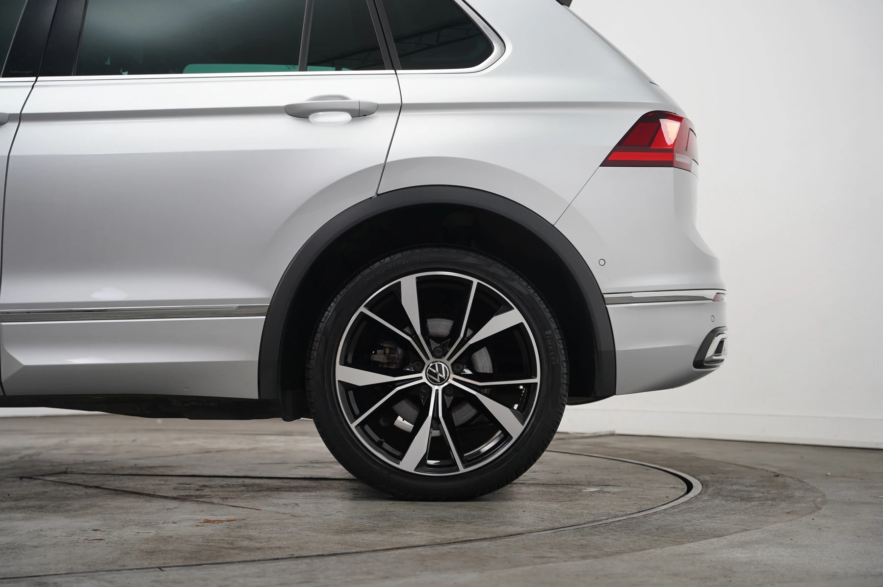 Volkswagen-Tiguan-image-30