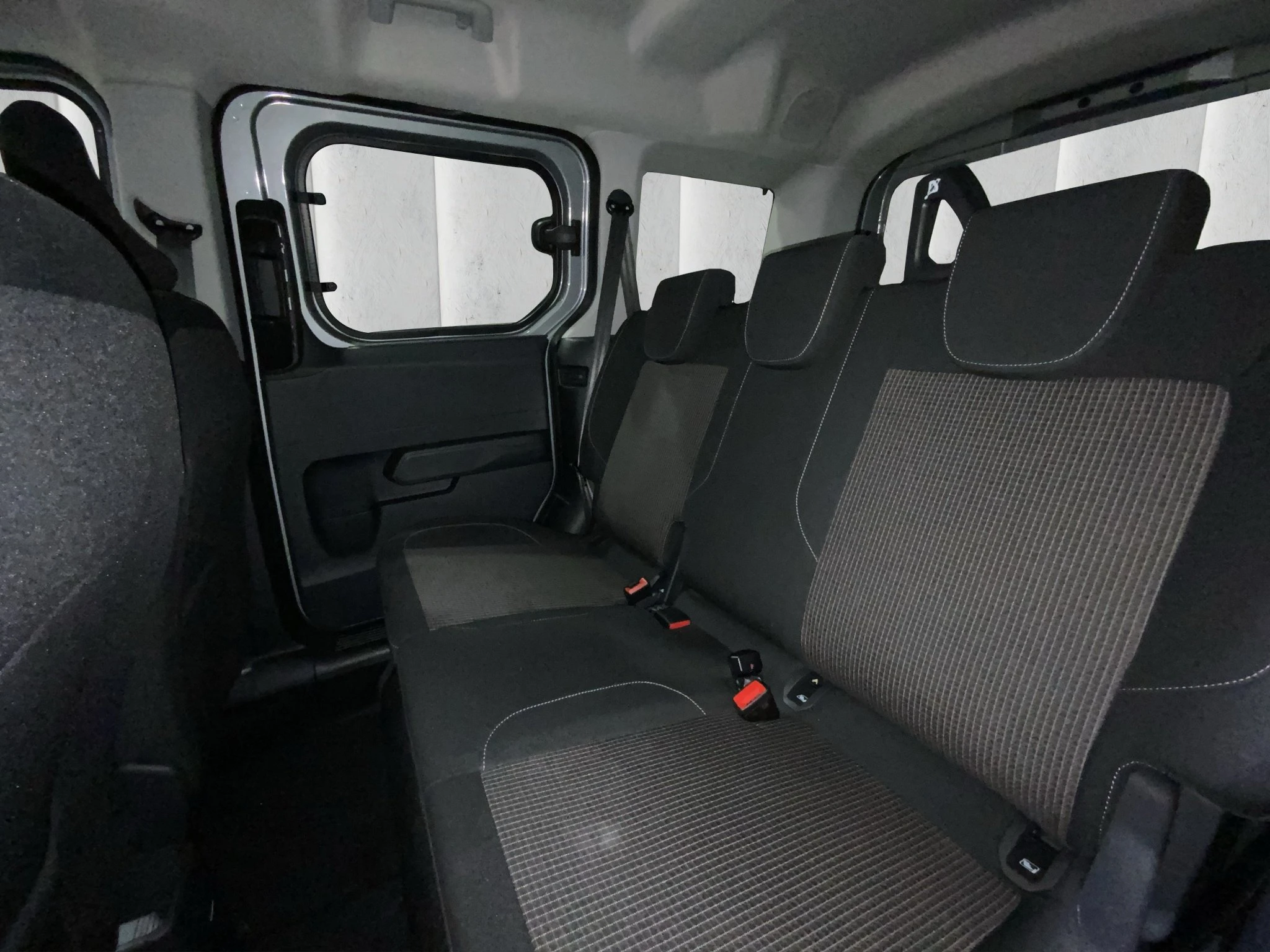 Ford-Tourneo Courier-image-10
