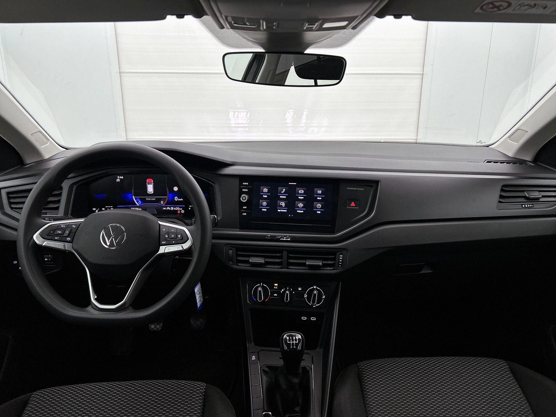 Volkswagen-Polo-image-16