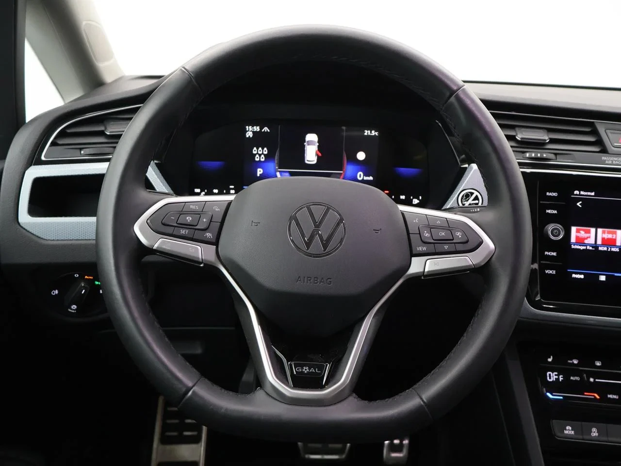 Volkswagen-Touran-image-8