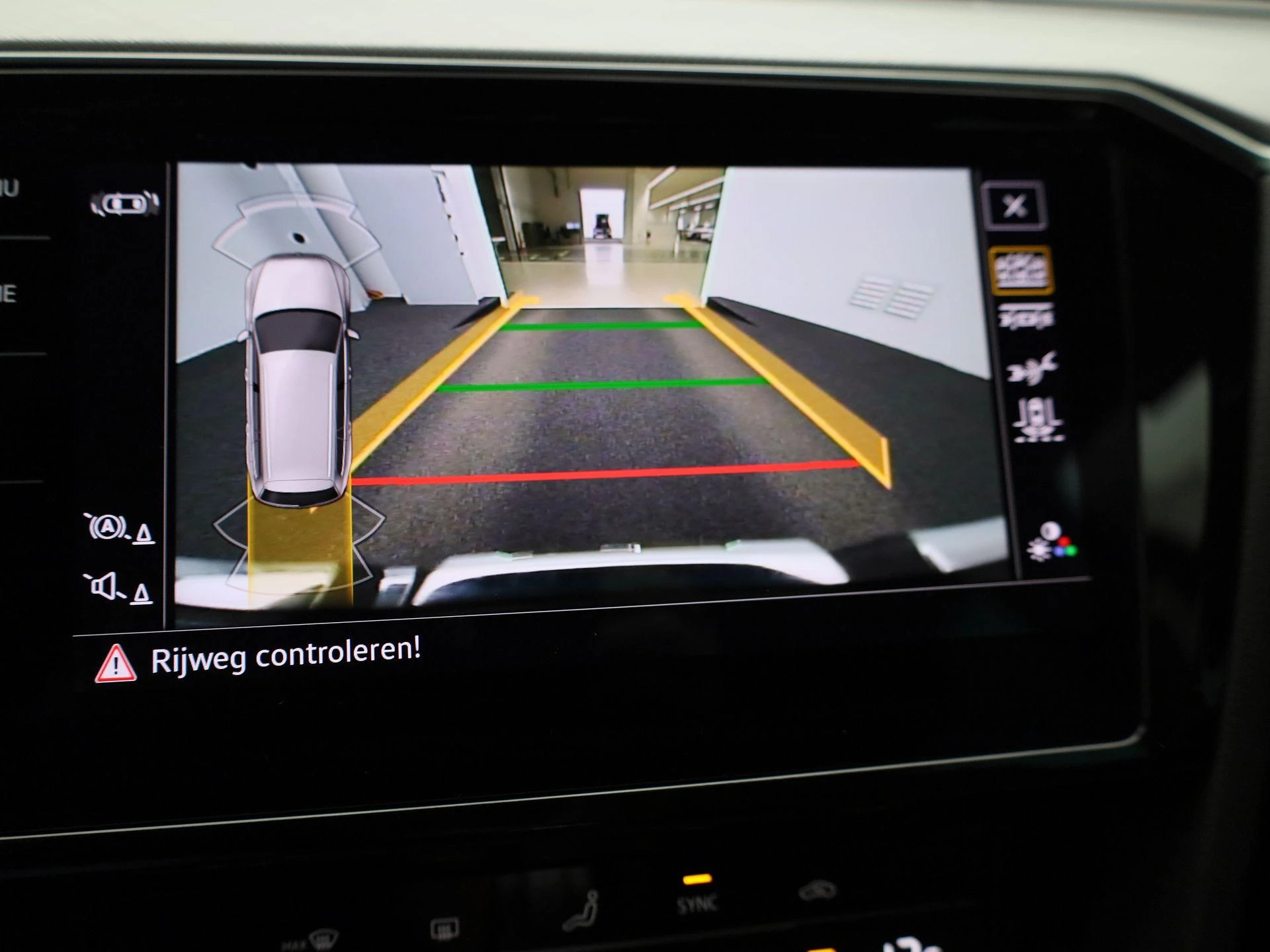 Volkswagen-Passat-image-33