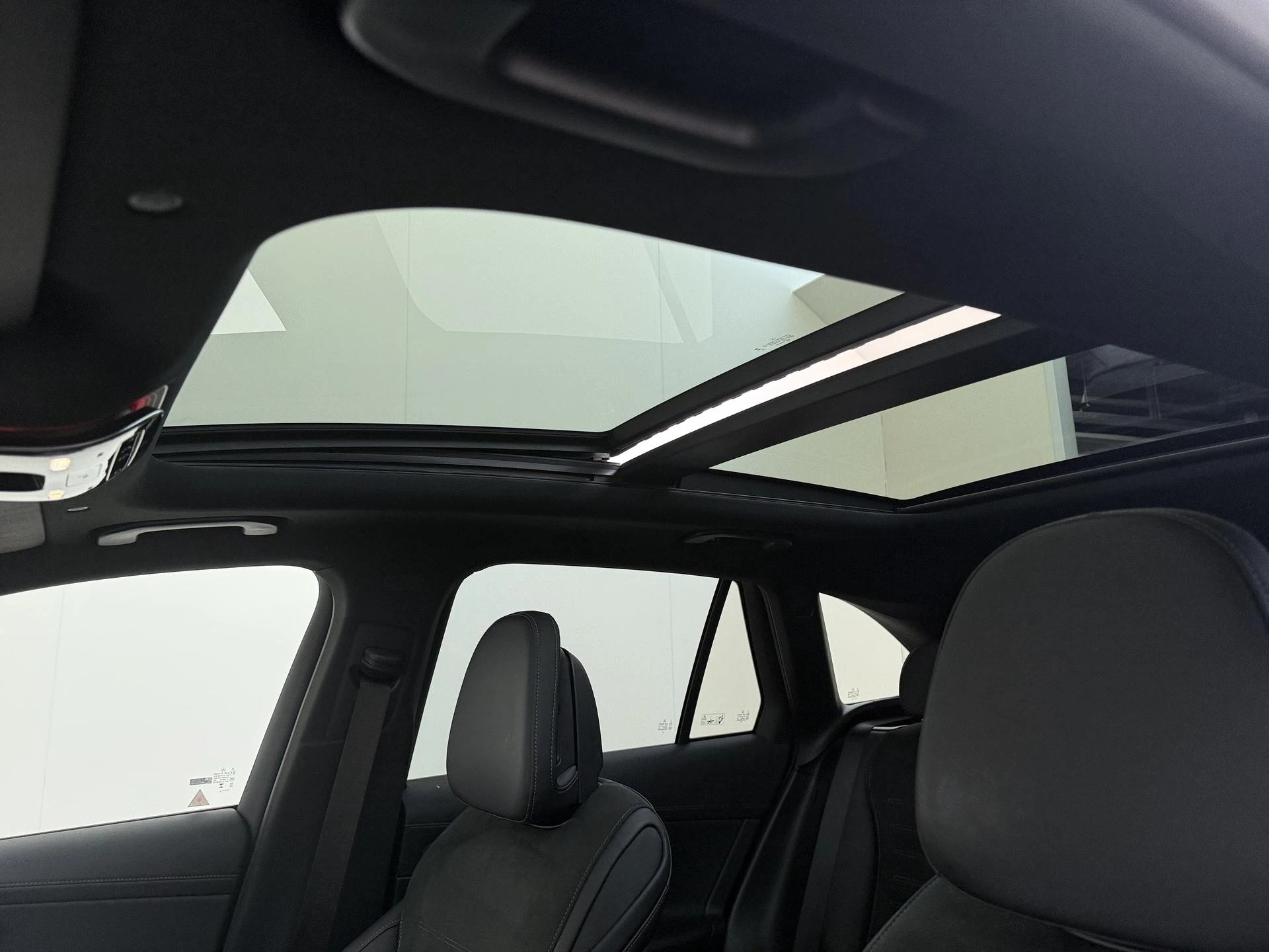 Mercedes-Benz-GLC-image-28
