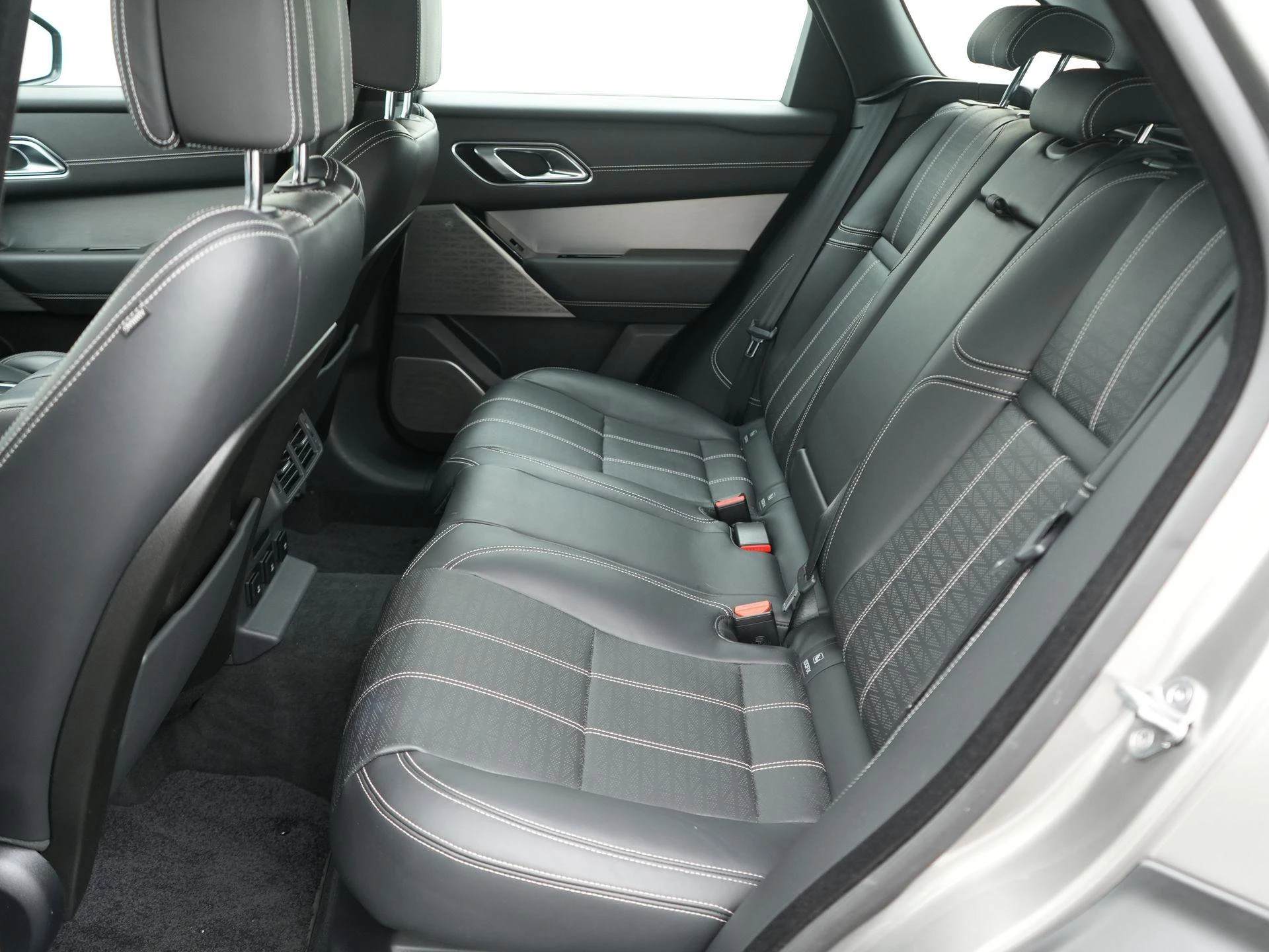 Land Rover-Range Rover Velar-image-9