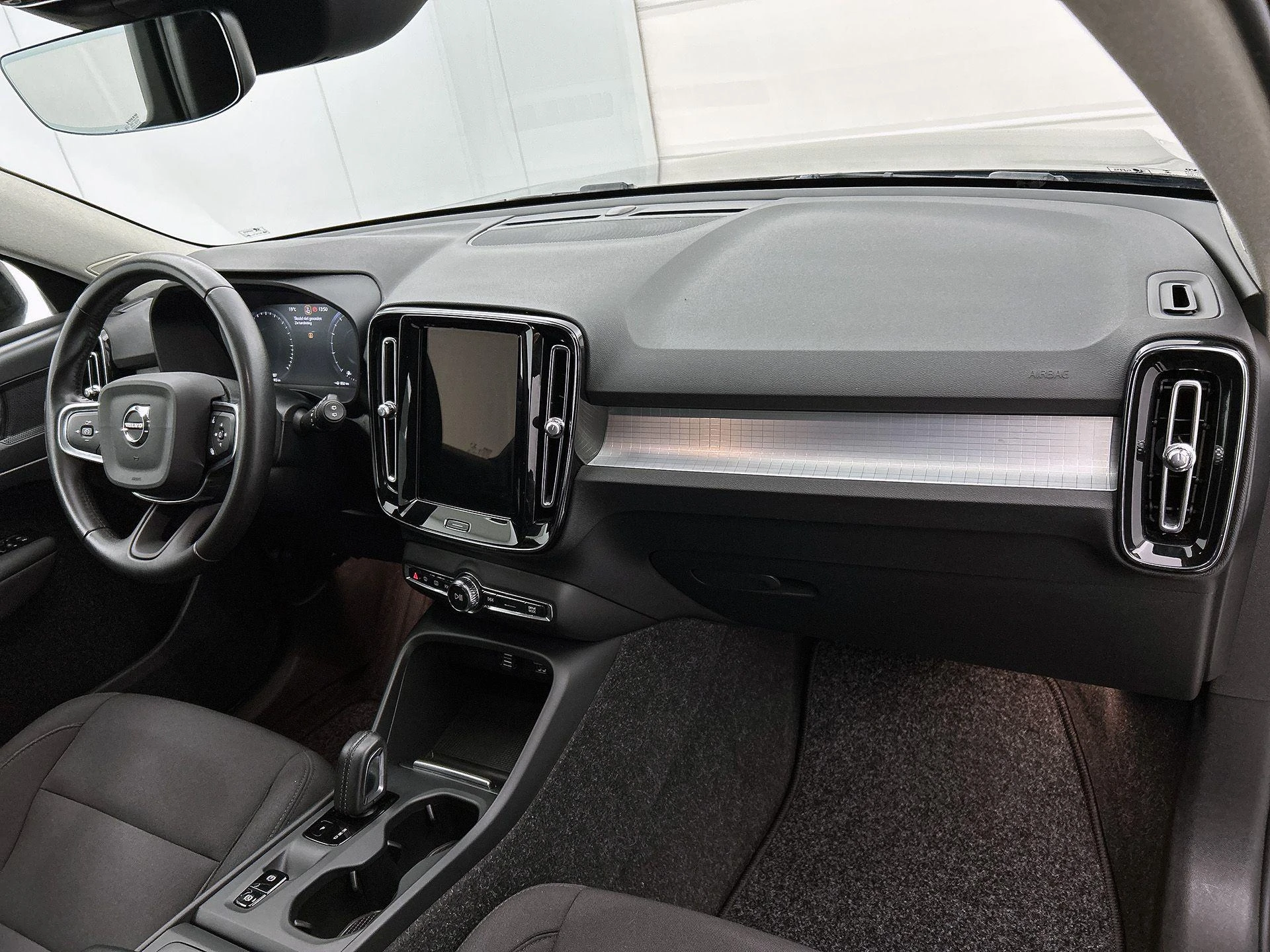 Volvo-XC40-image-16