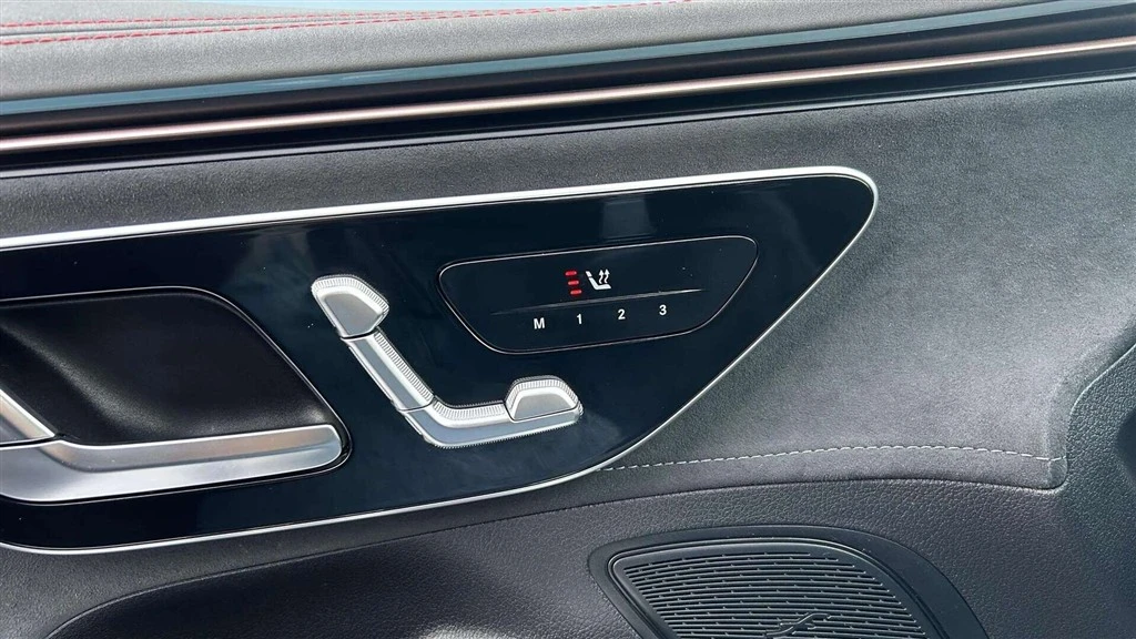 Mercedes-Benz-EQE-image-10