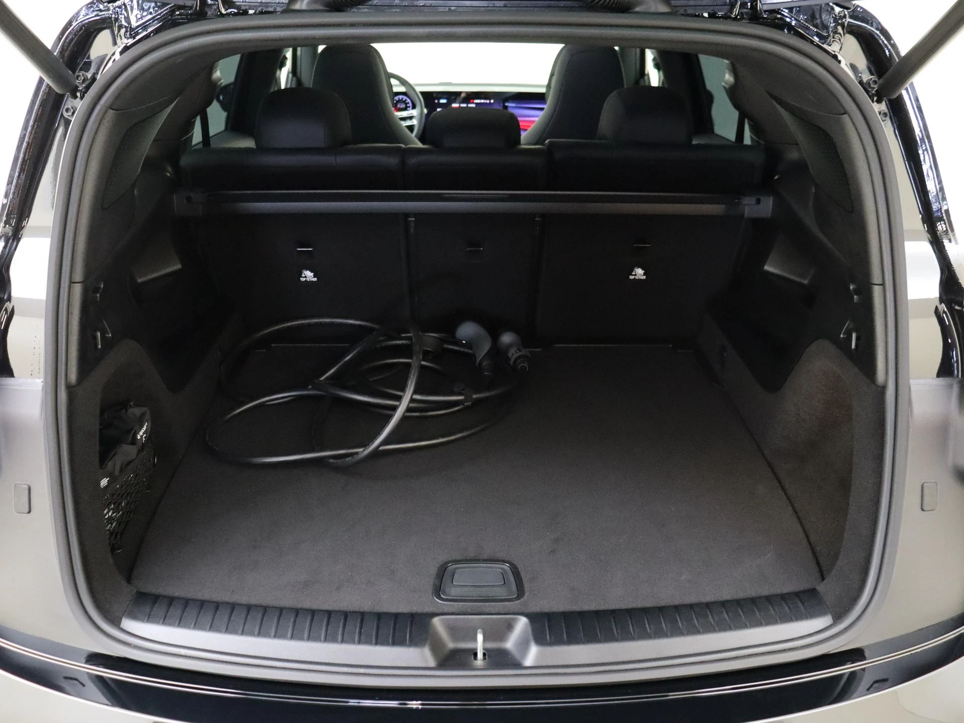 Mercedes-Benz-GLB-image-29