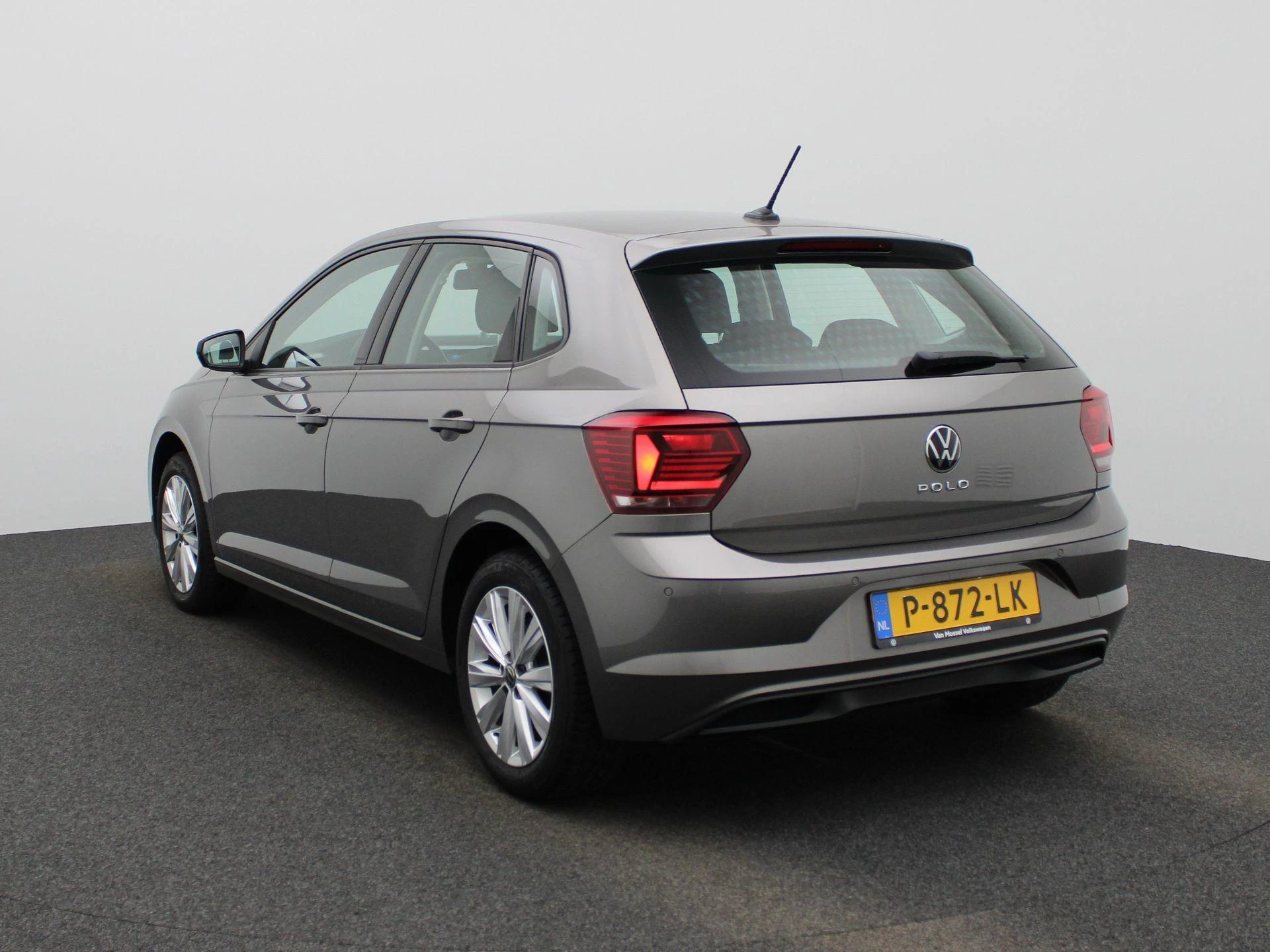 Volkswagen-Polo-image-1