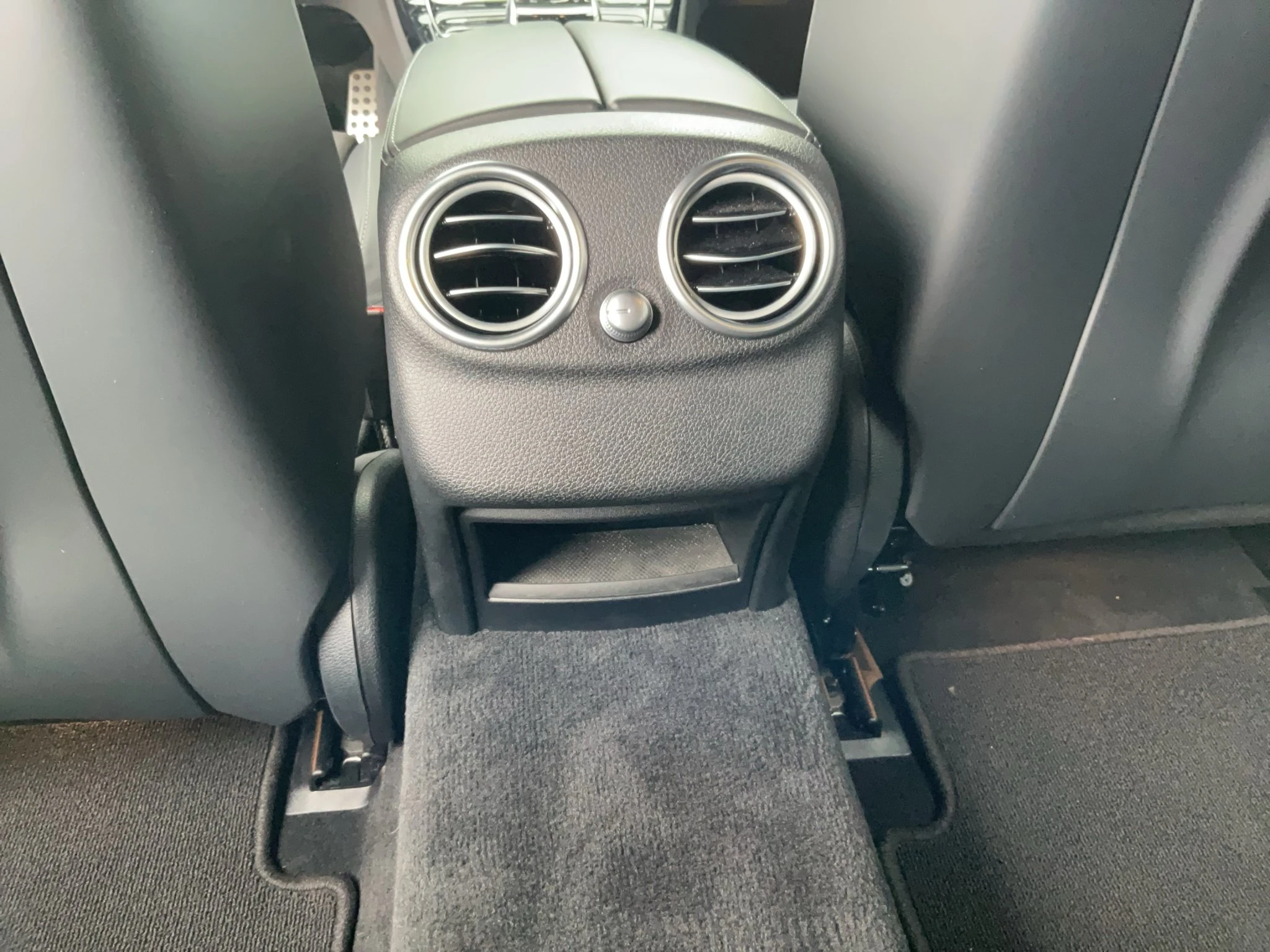 Mercedes-Benz-C-Klasse-image-14