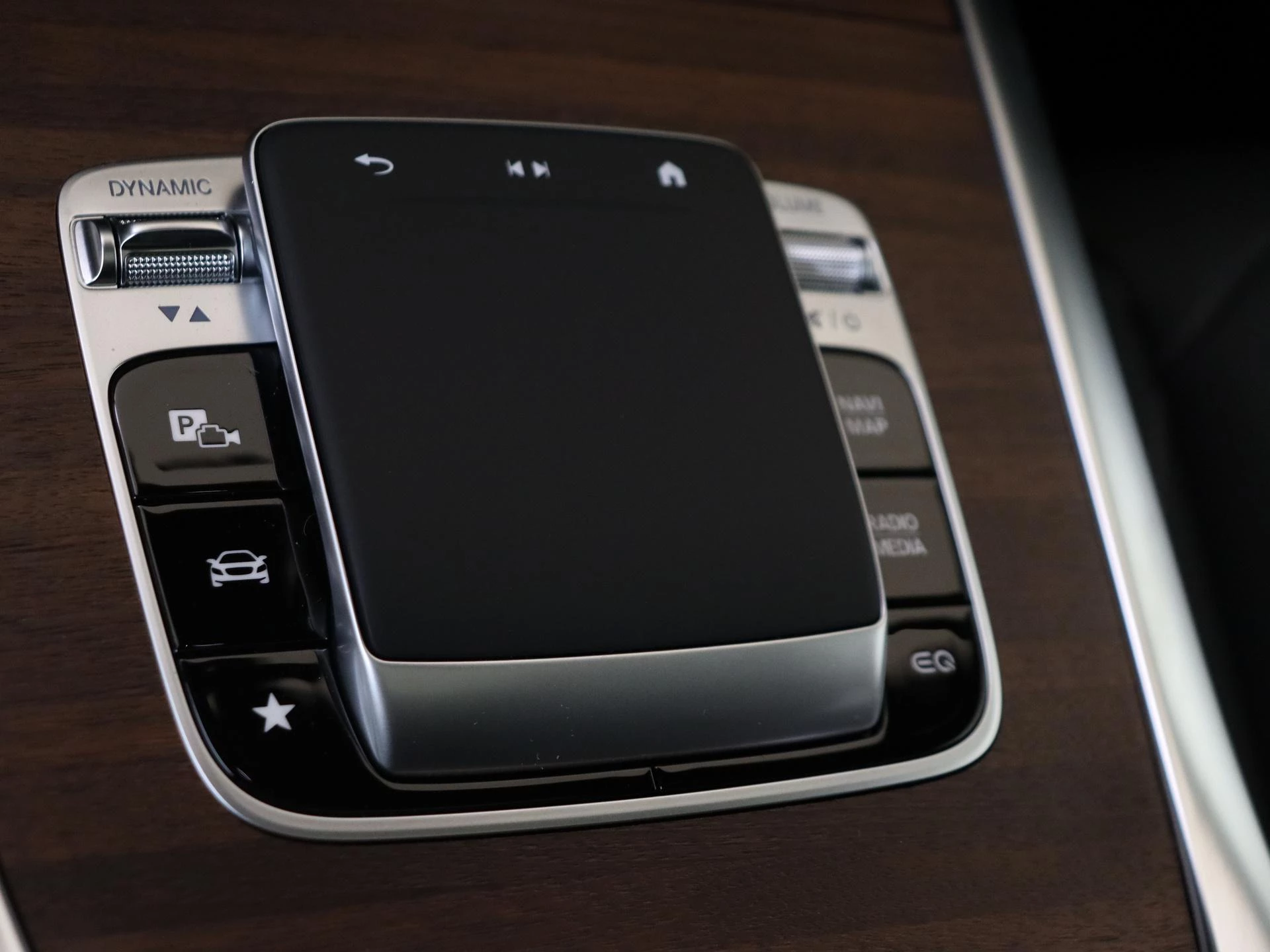 Mercedes-Benz-G-Klasse-image-20