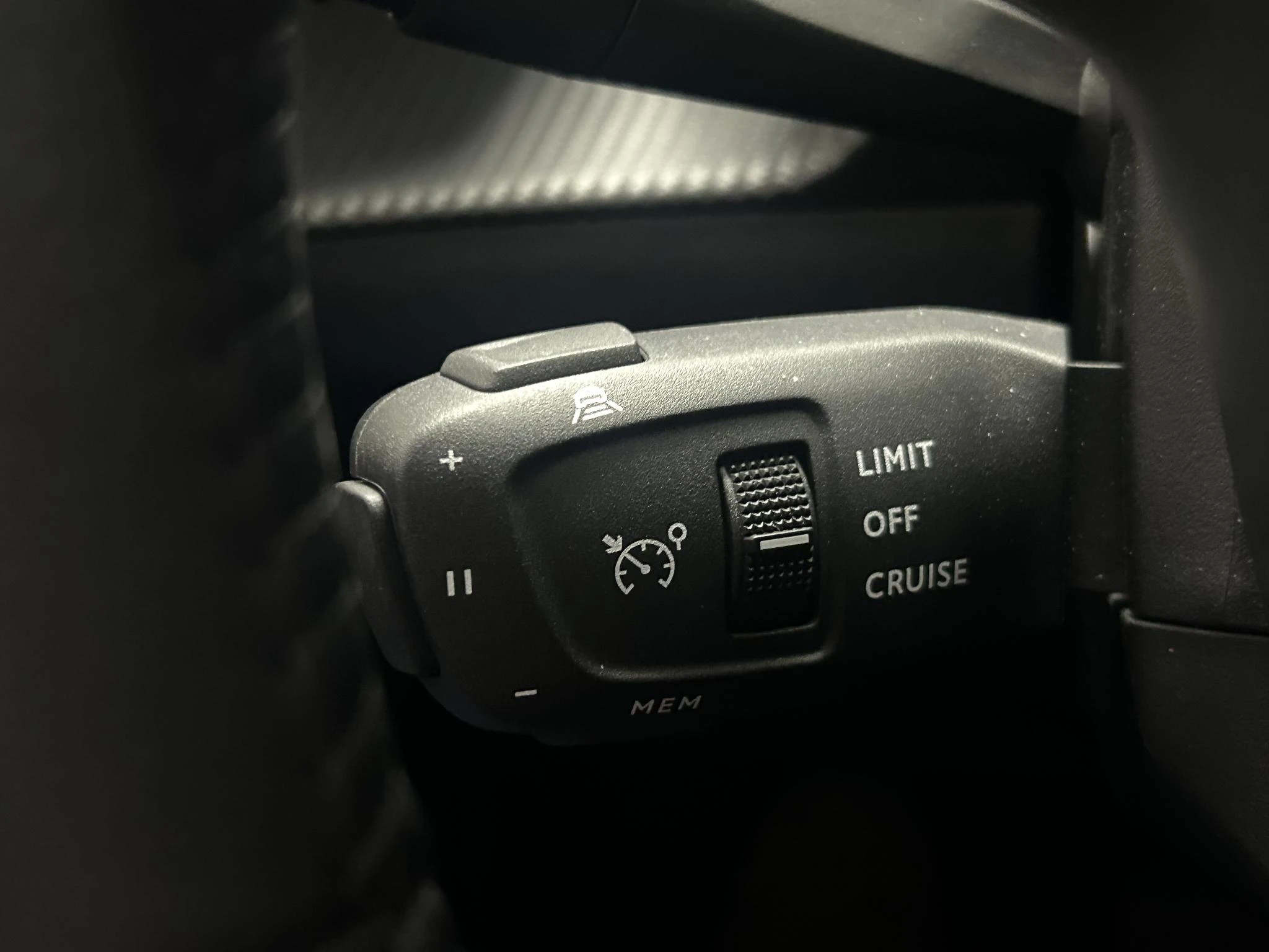 Peugeot-e-2008-image-15