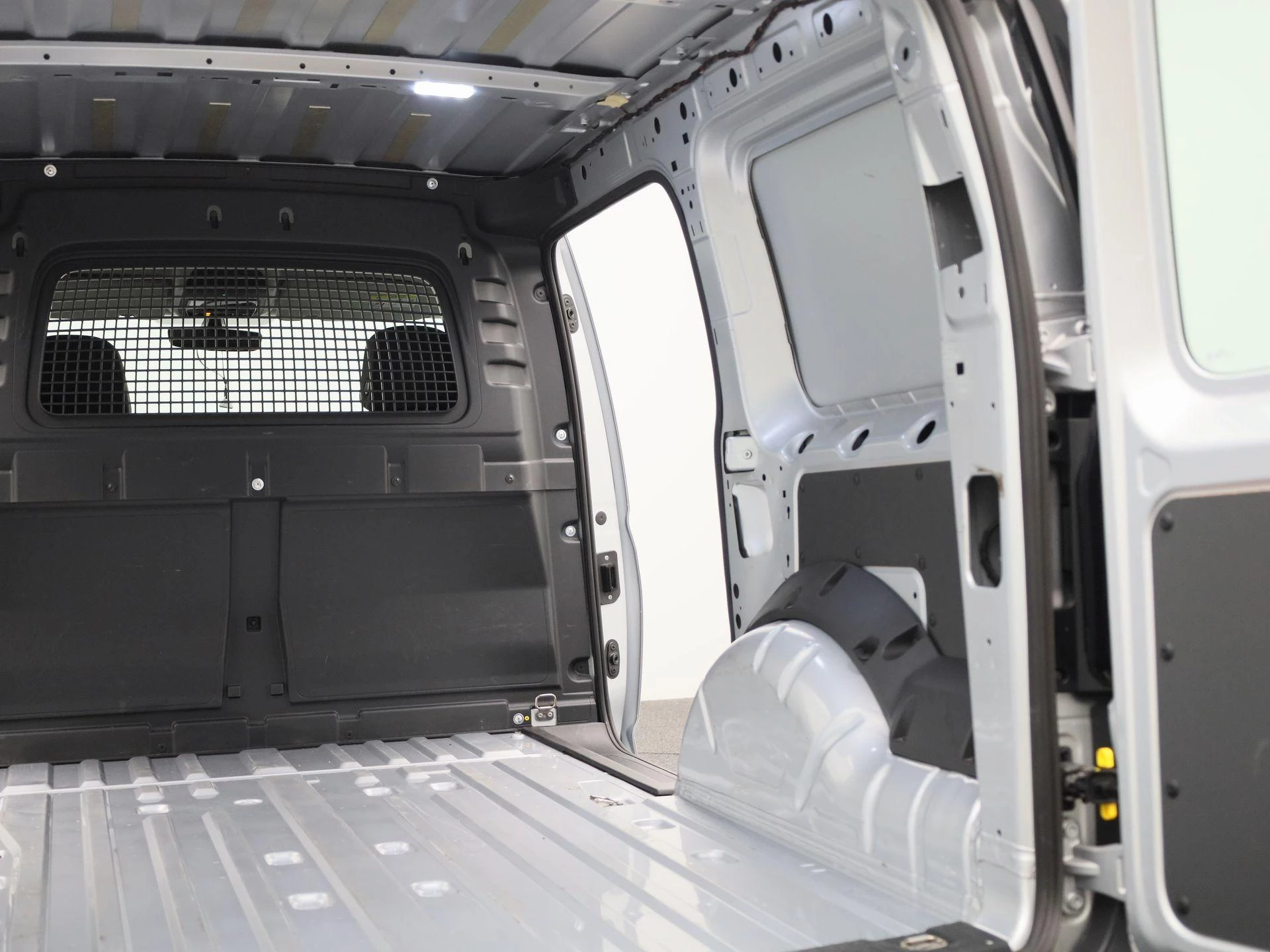 Volkswagen-Caddy-image-15