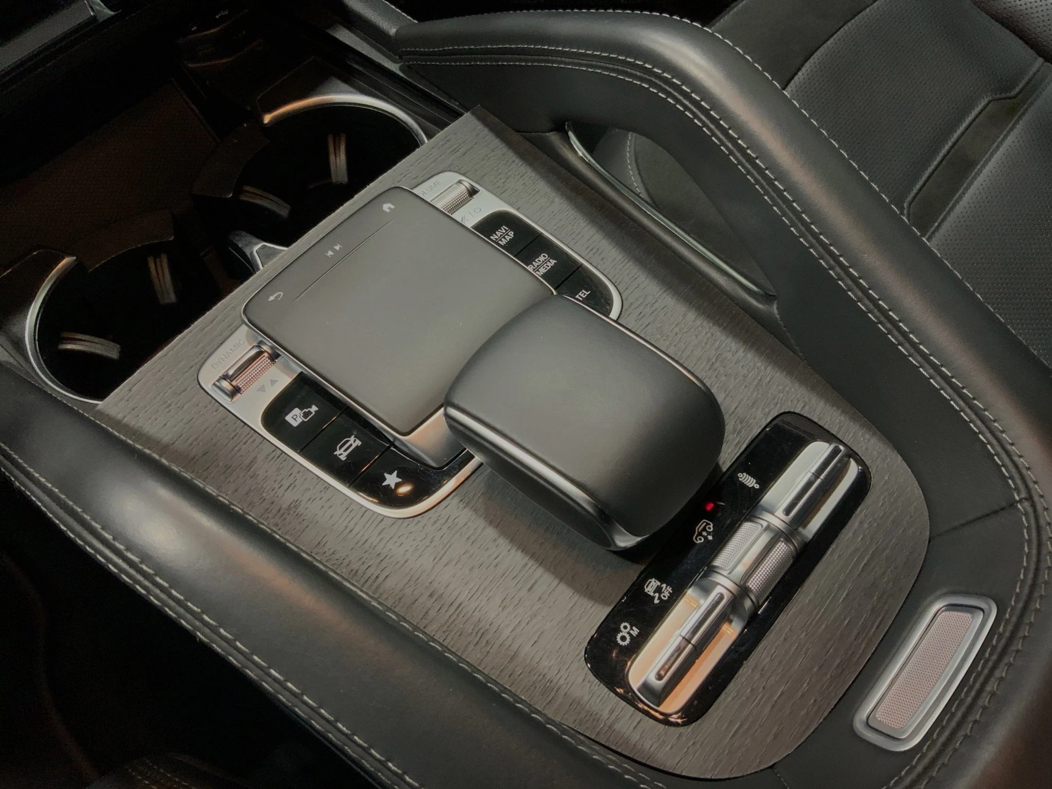 Mercedes-Benz-GLE-image-24