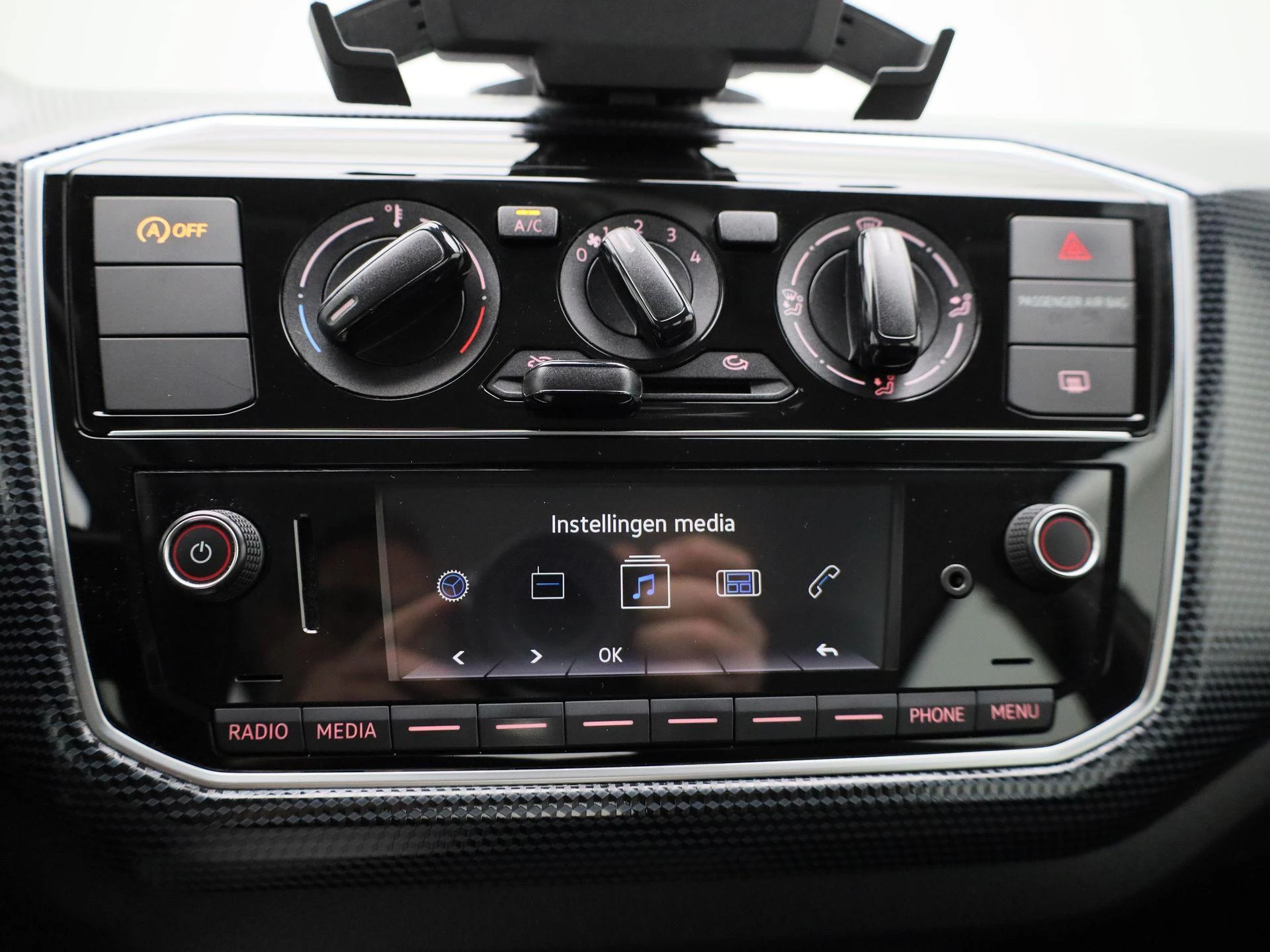 Volkswagen-up!-image-19