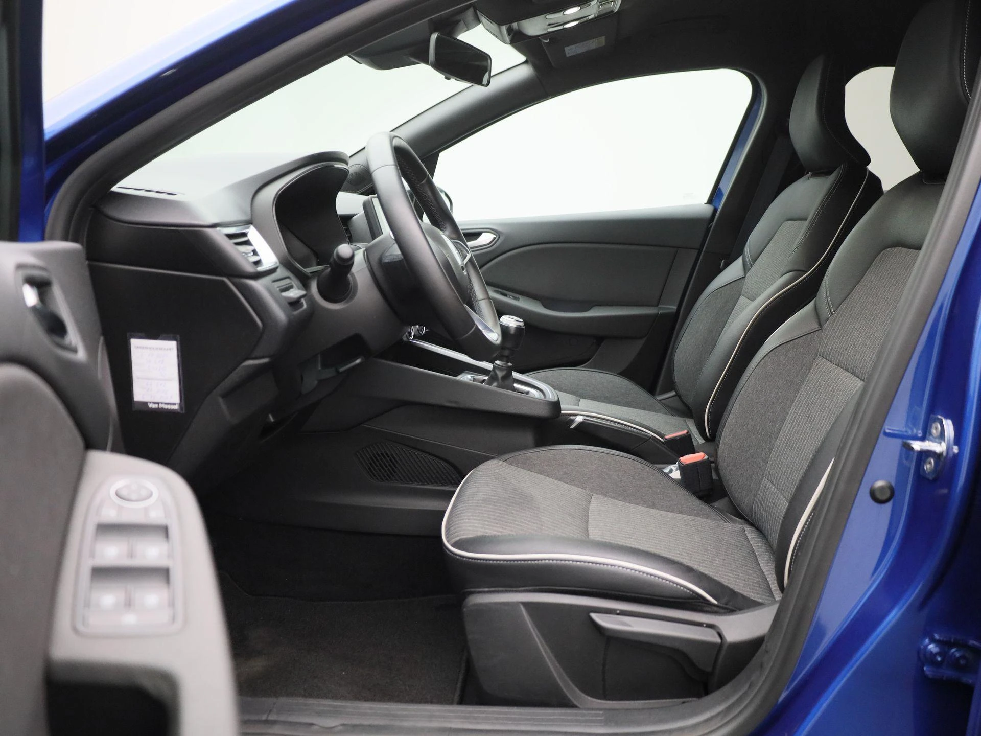 Renault-Clio-image-10