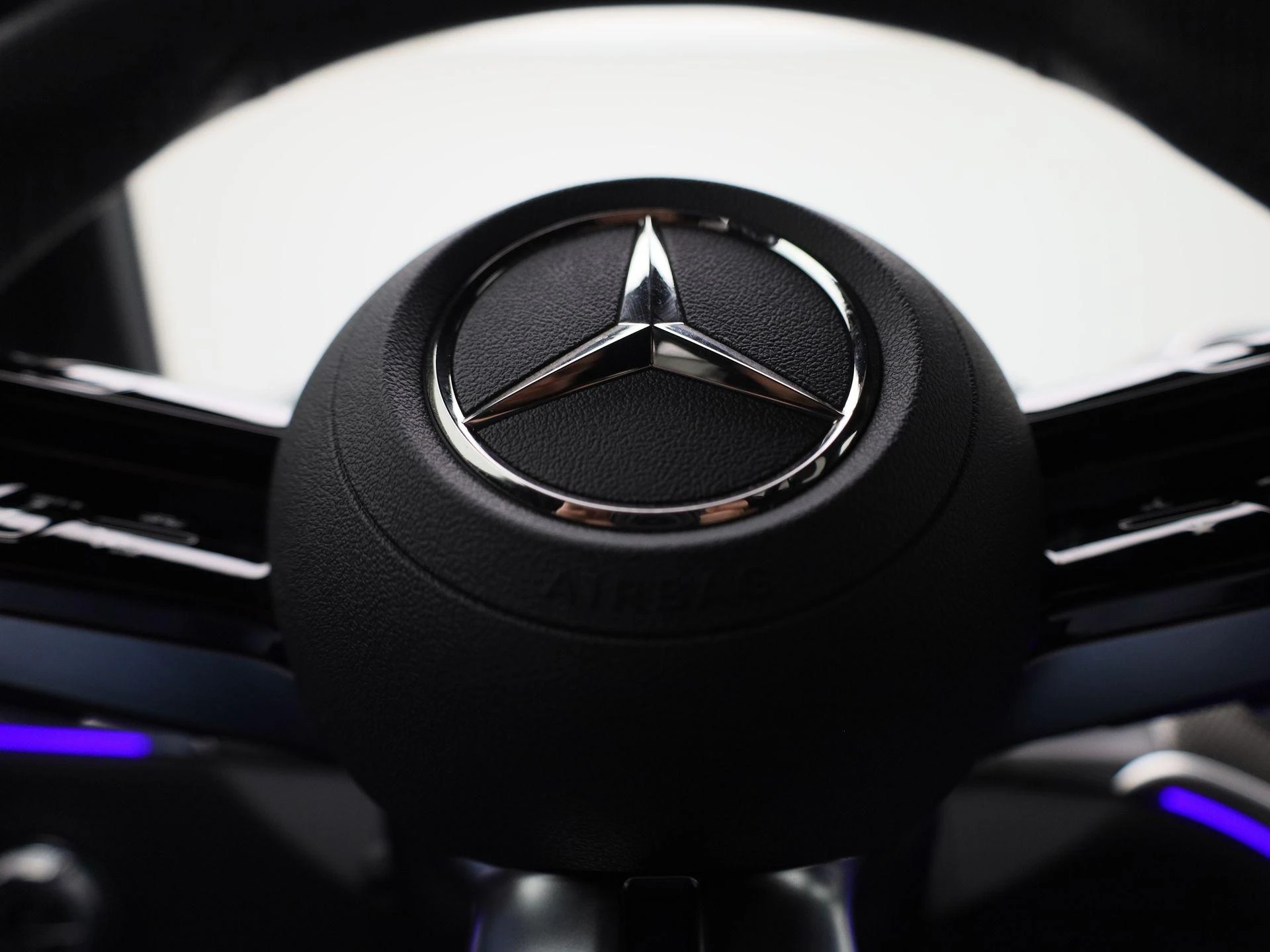 Mercedes-Benz-GLC-image-29