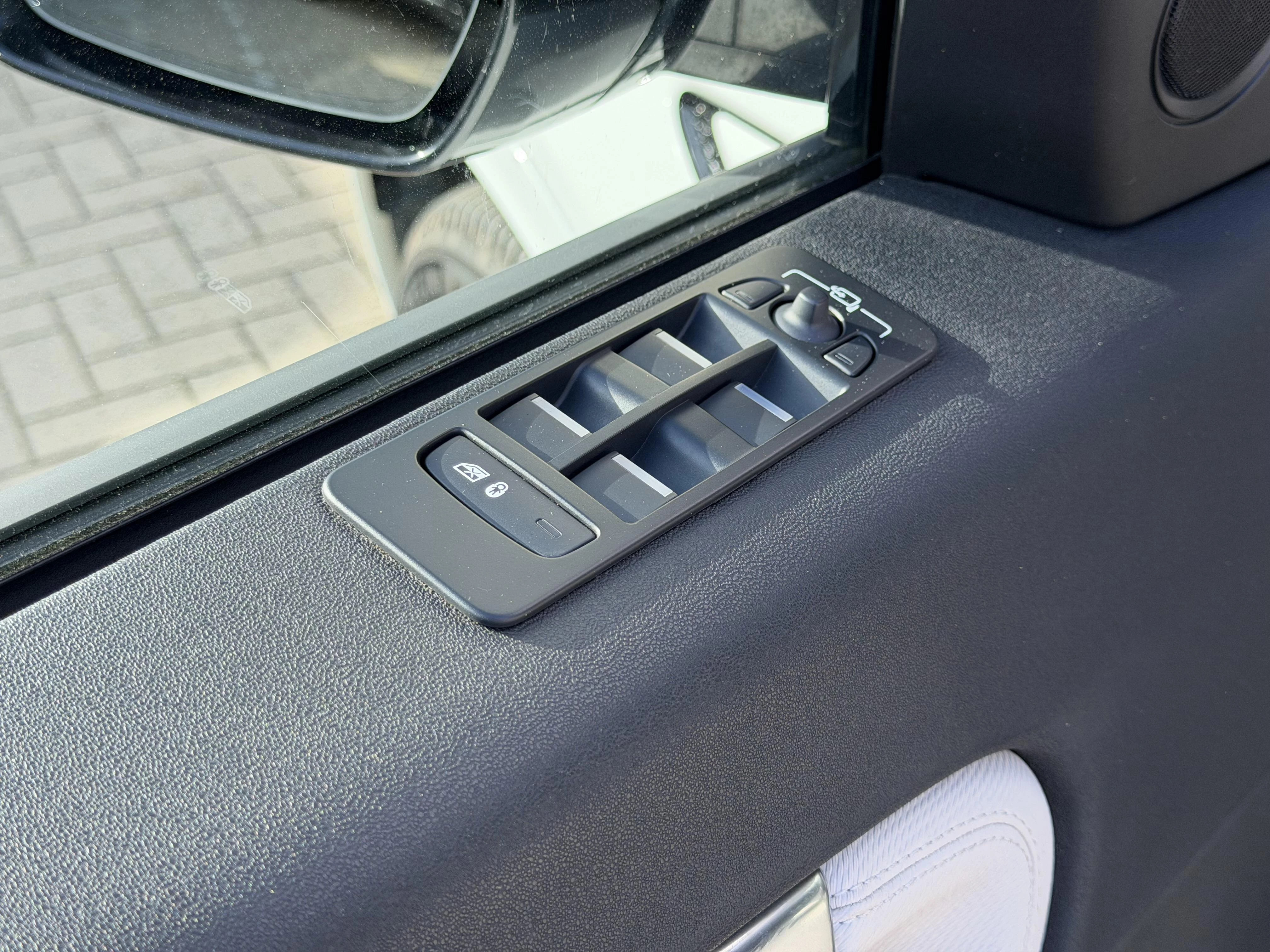 Land Rover-Discovery Sport-image-22