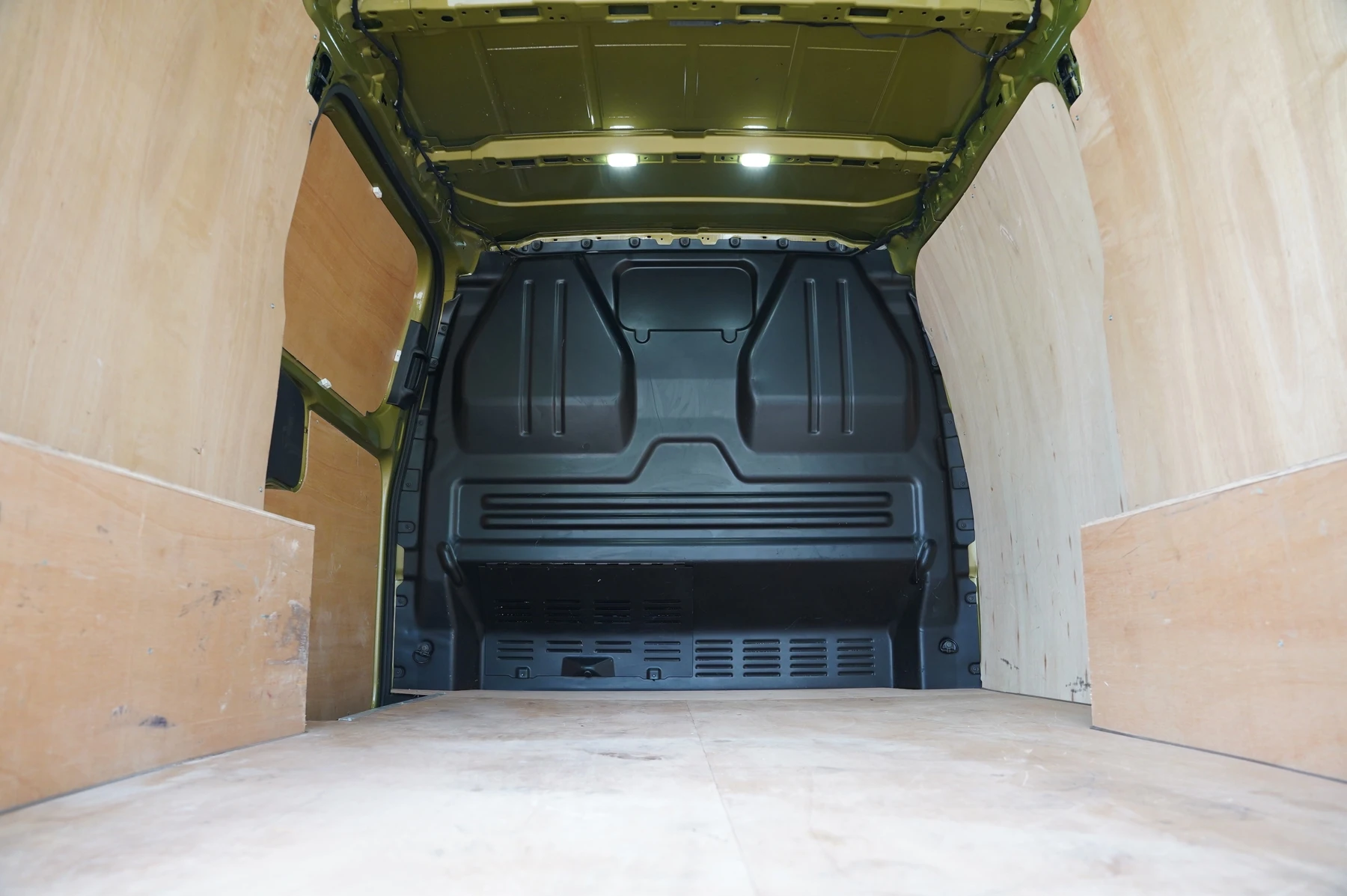 Volkswagen-Transporter-image-10
