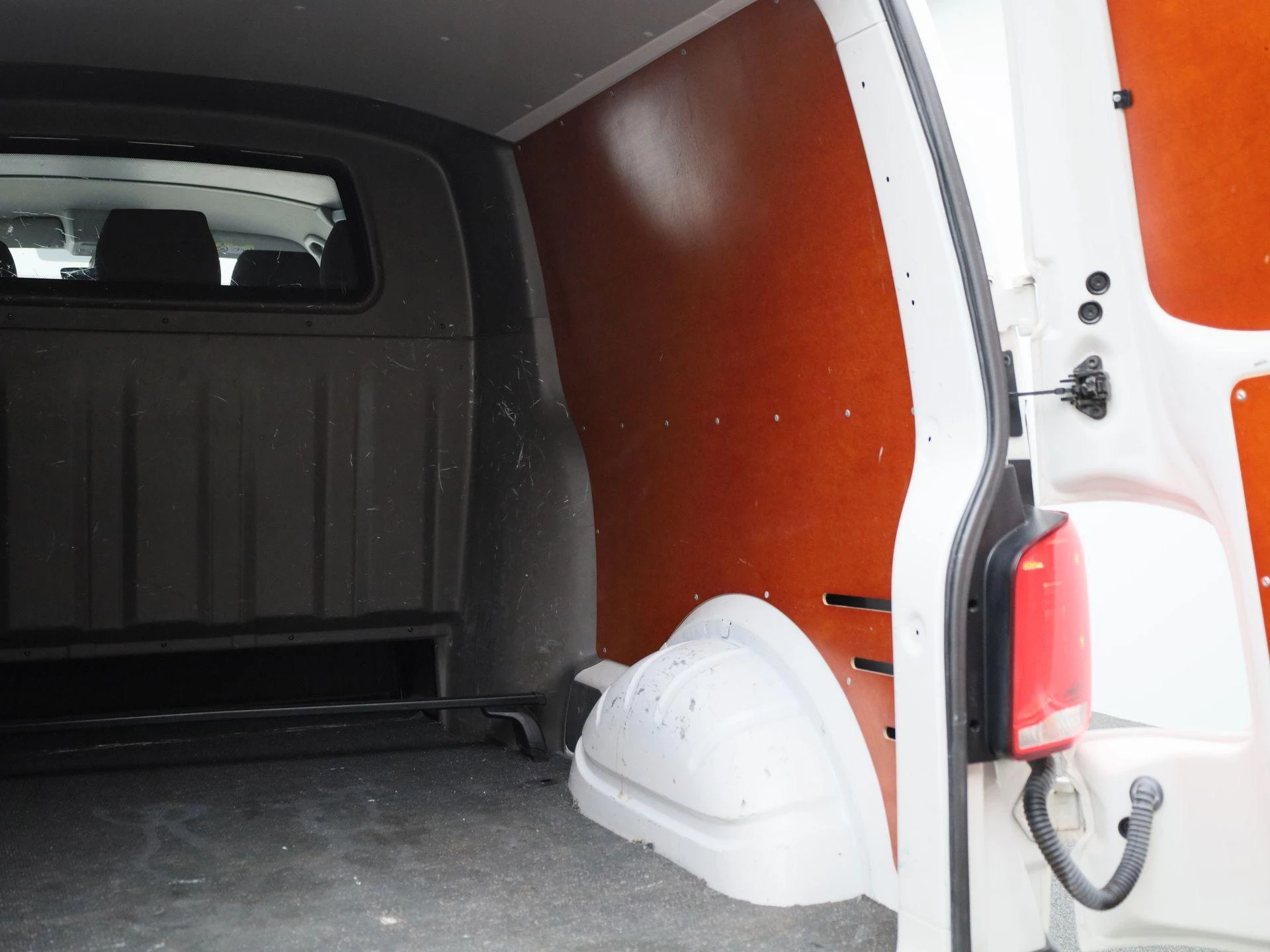 Volkswagen-Transporter-image-13