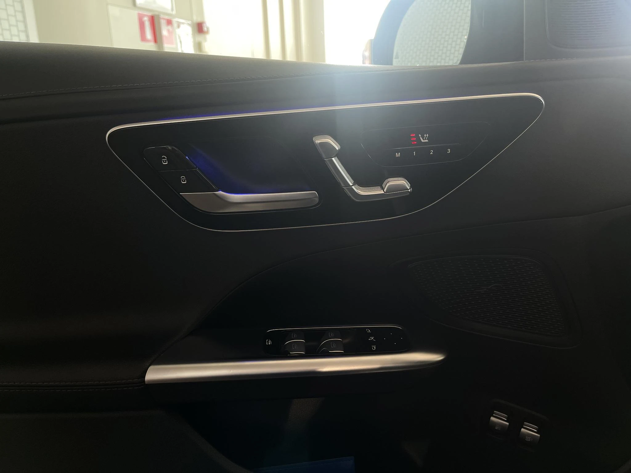 Mercedes-Benz-C-Klasse-image-11