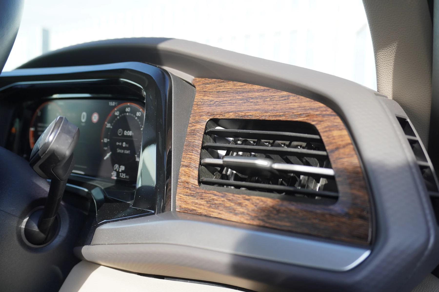 Volkswagen-Multivan-image-56