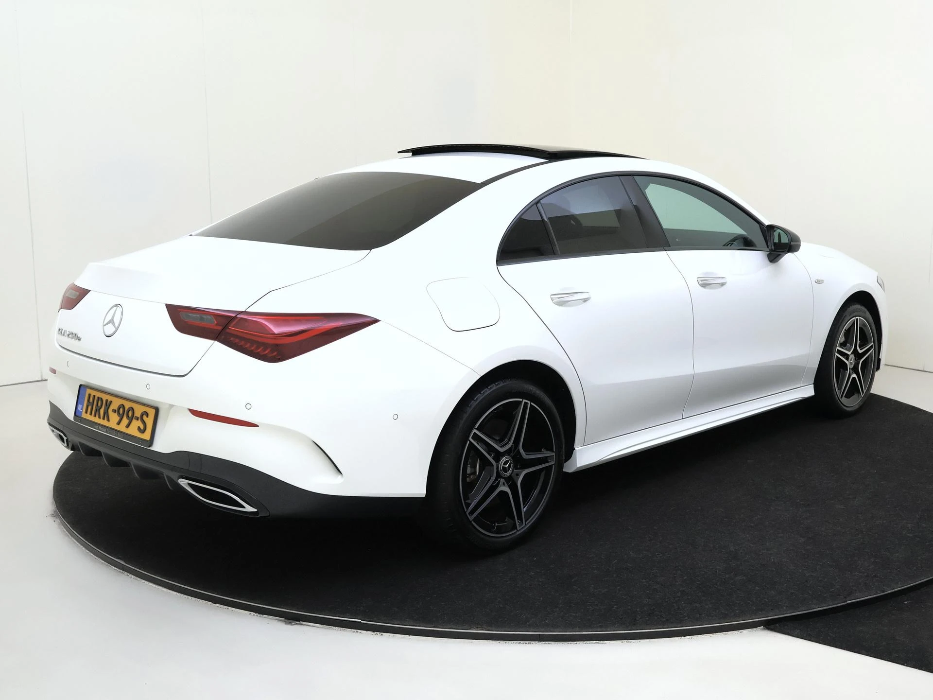 Mercedes-Benz-CLA-image-3