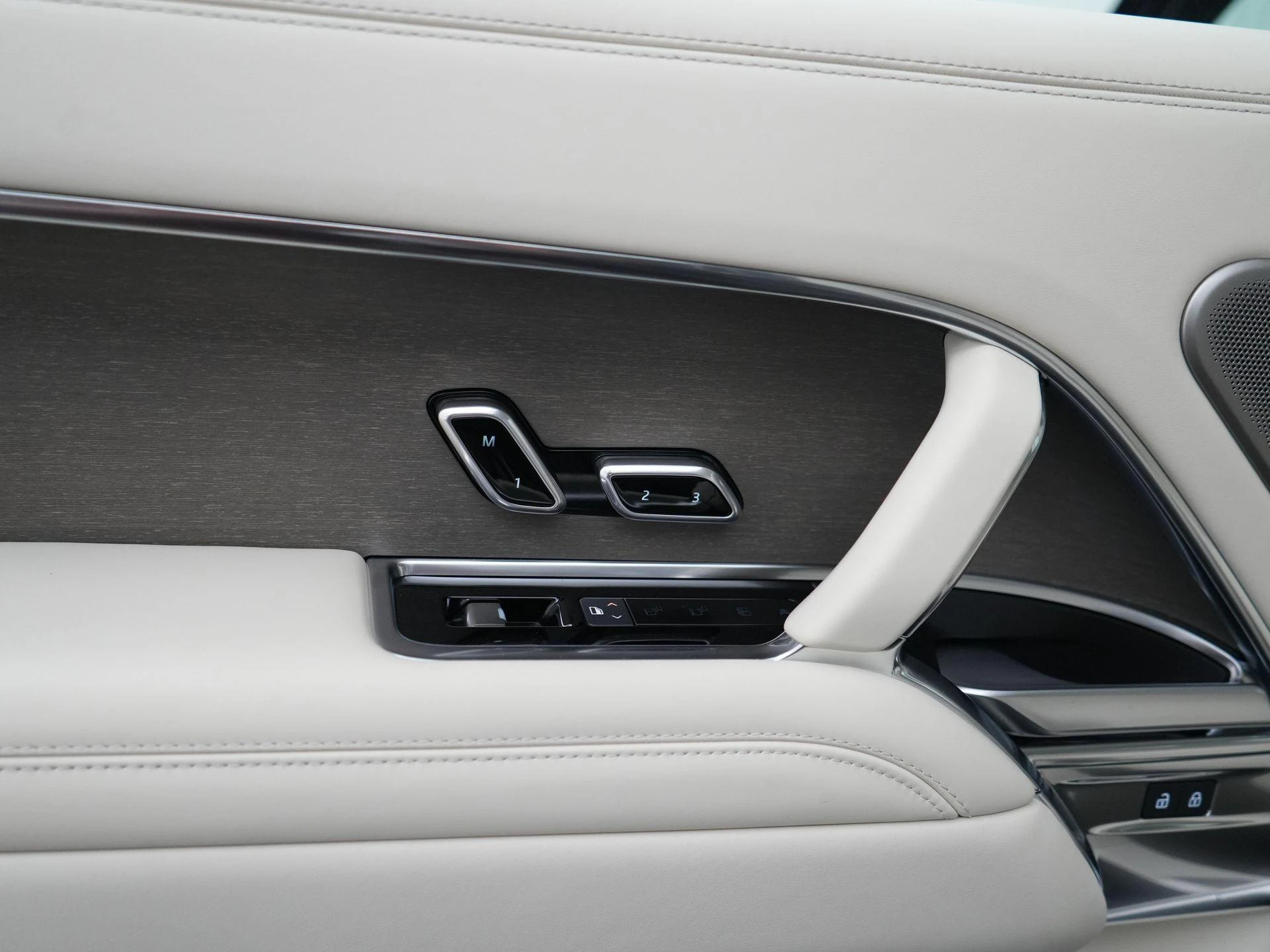 Land Rover-Range Rover-image-49