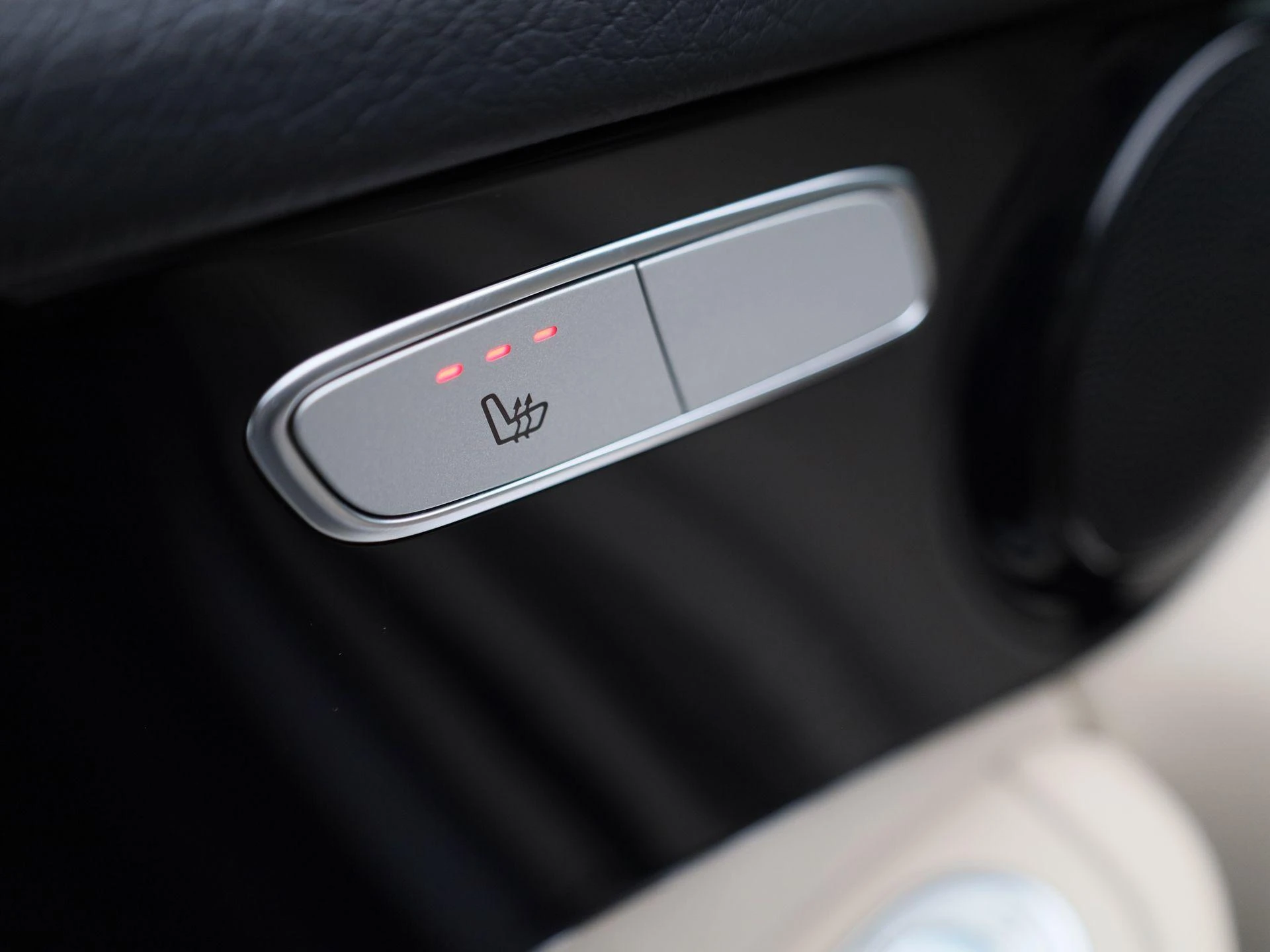 Mercedes-Benz-GLC-image-28