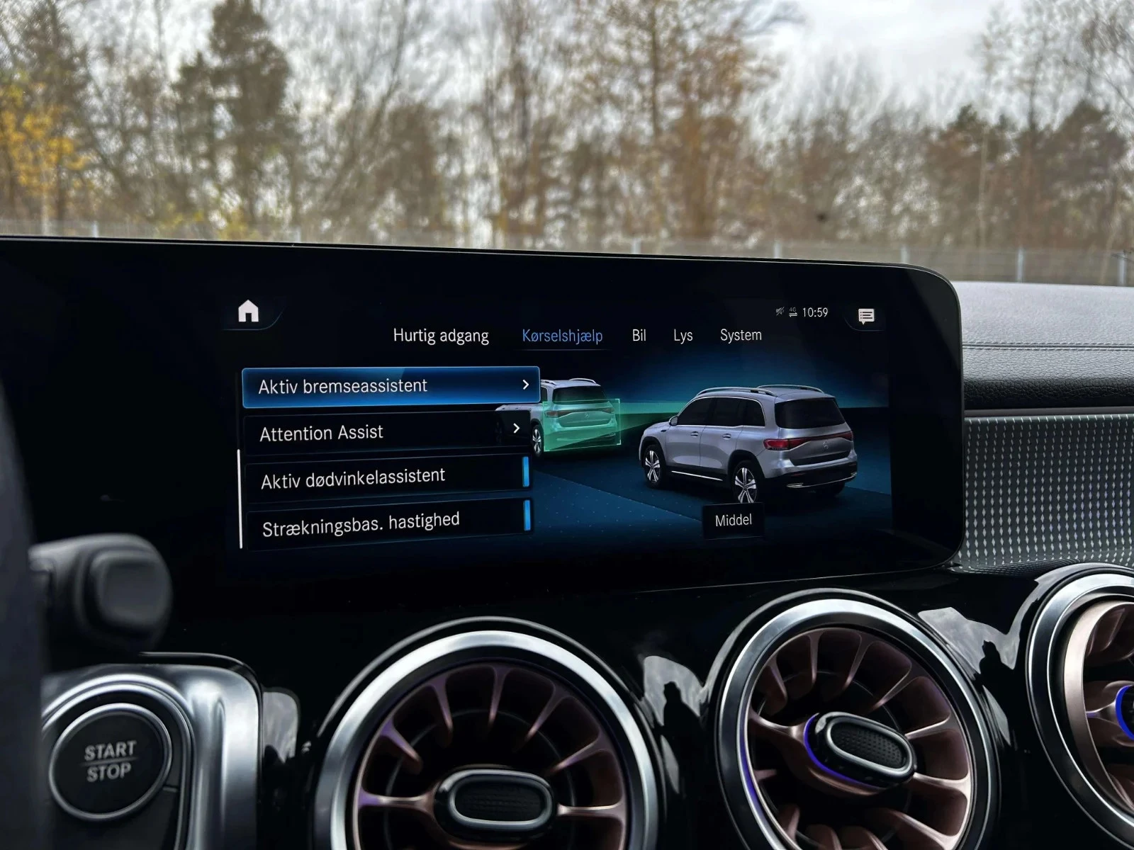 Mercedes-Benz-EQB-image-19