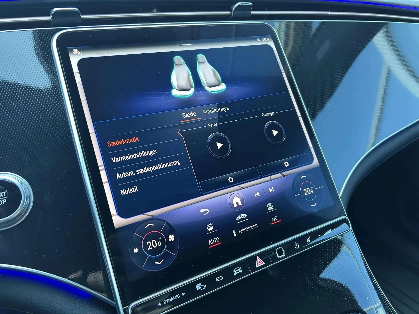 Mercedes-Benz-EQE-image-15