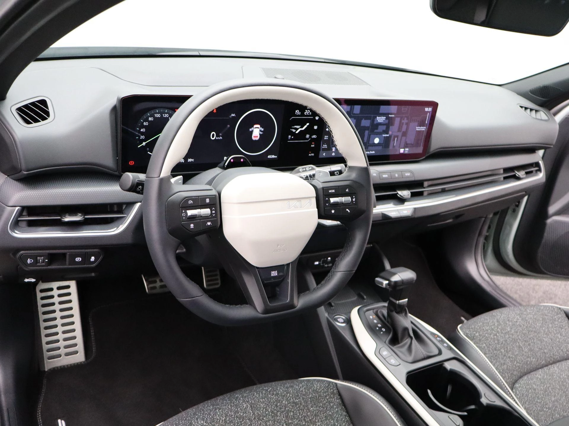 Kia K4 1.0 T-GDi MHEV GT-Line Launch Edition (pano)
