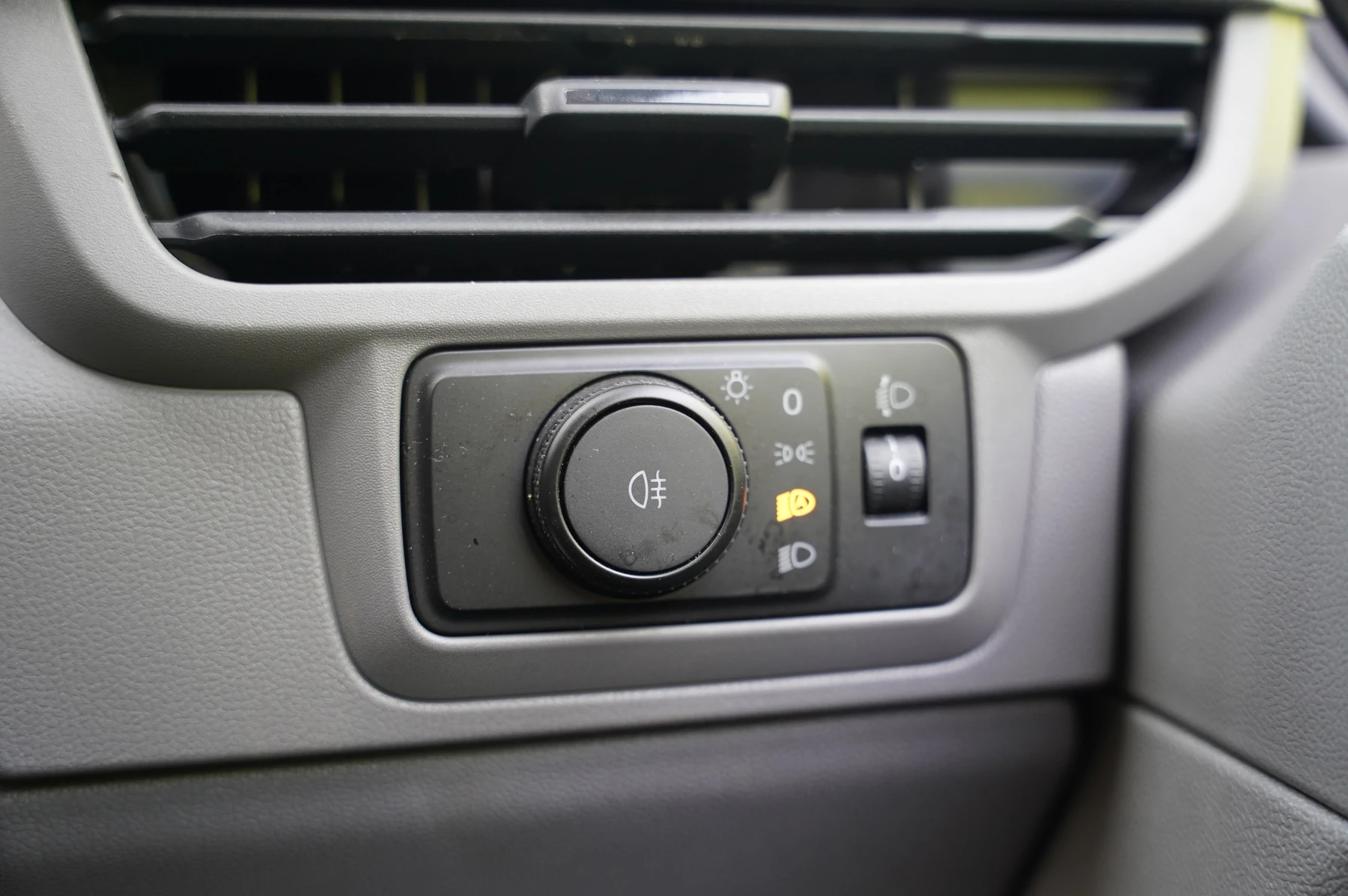 Volkswagen-Transporter-image-17