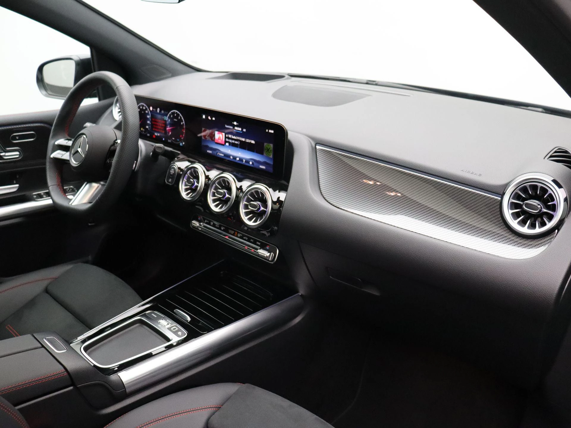 Mercedes-Benz B-Klasse 220 4MATIC AMG Line + PREMIUM PLUS PACK + CARPLAY + PANO +