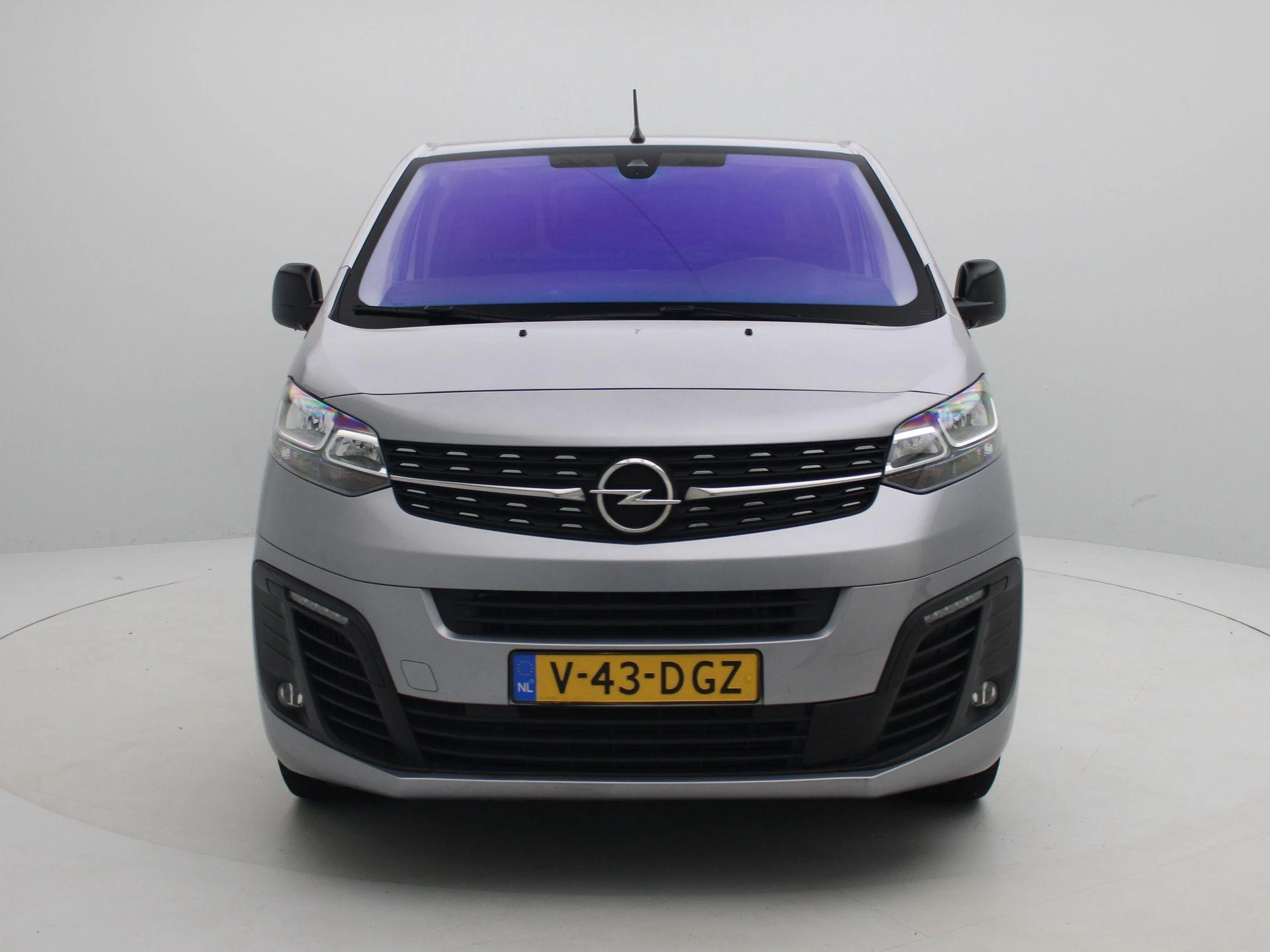 Opel-Vivaro-image-2