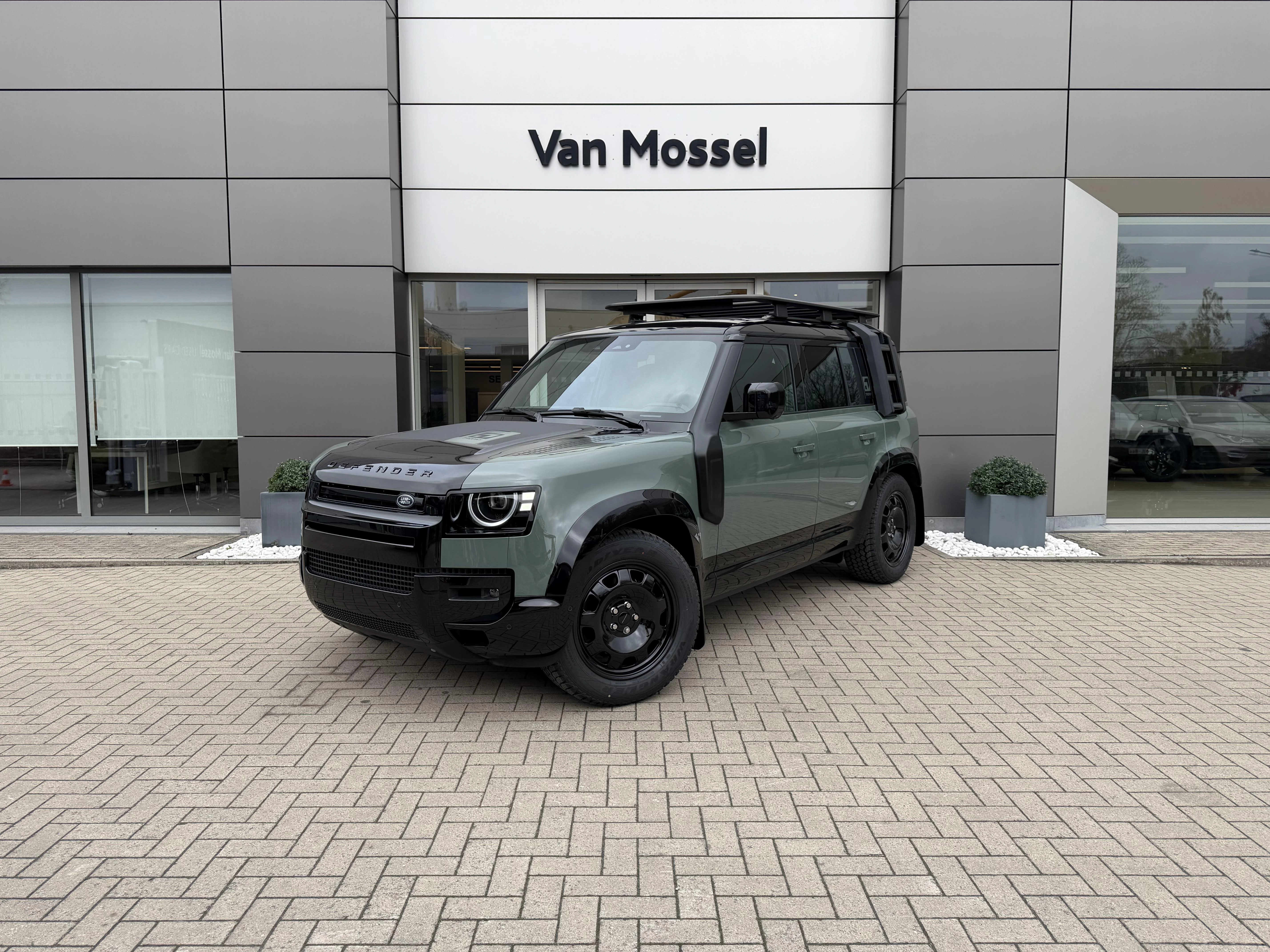 Land Rover-Defender-image-0