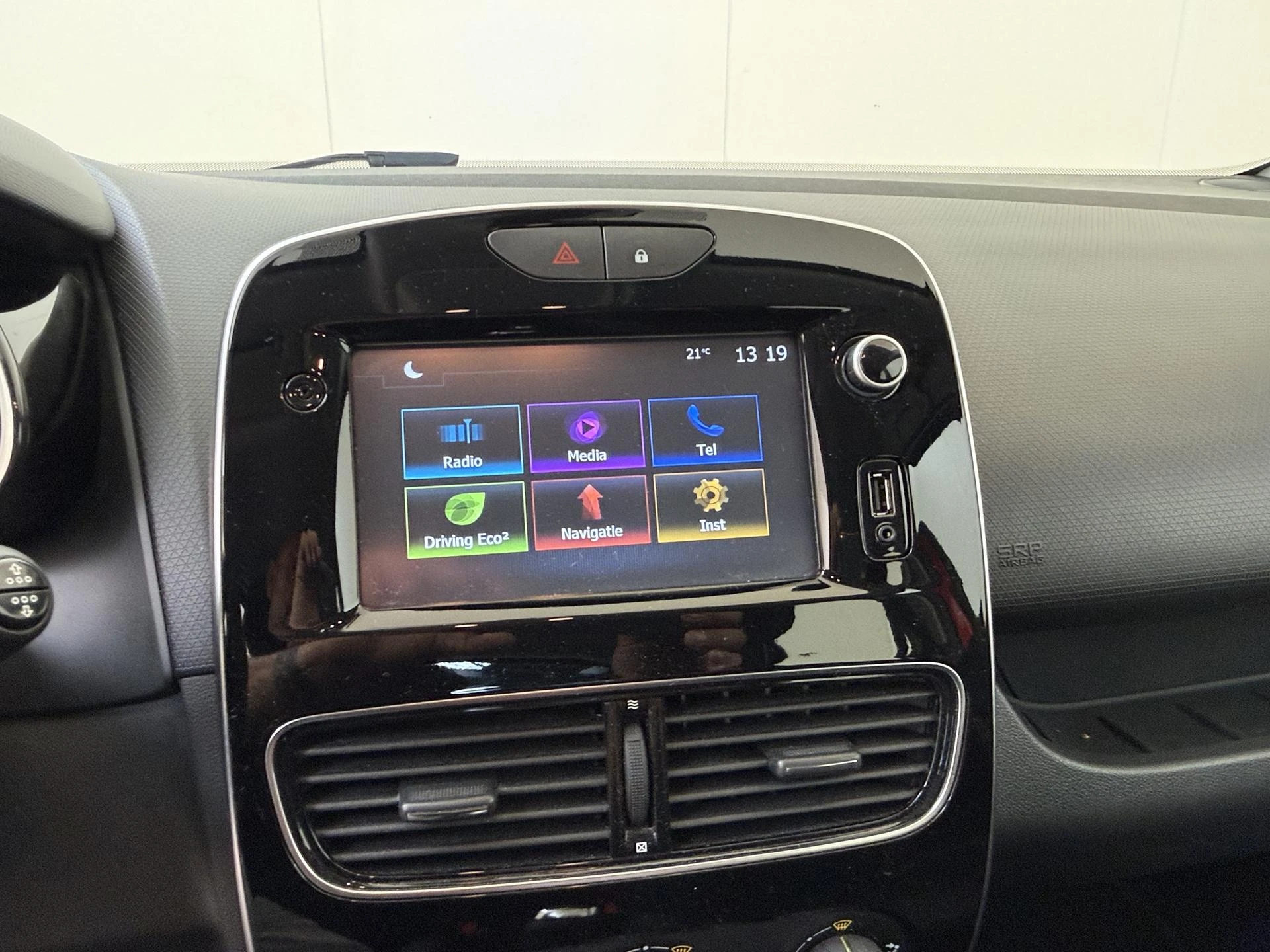 Renault-Clio-image-16