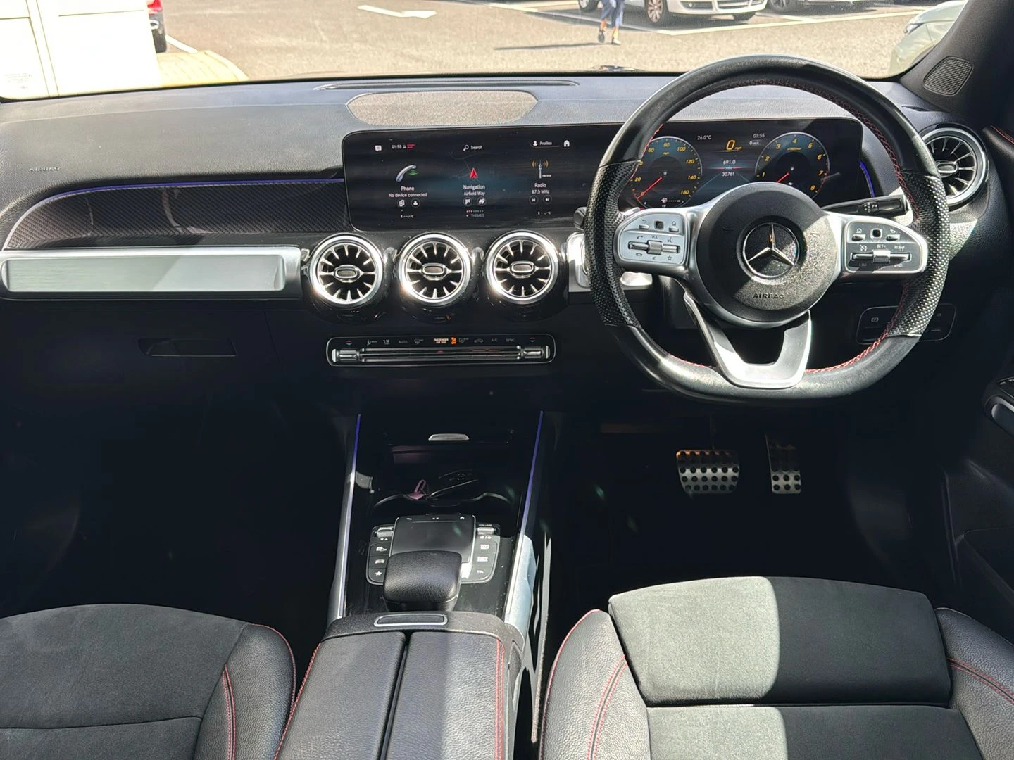 Mercedes-Benz-GLB-image-3