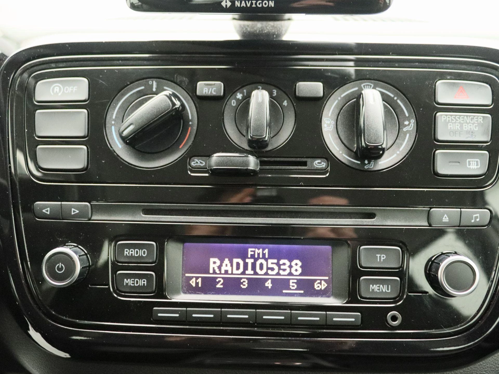 Volkswagen-up!-image-9