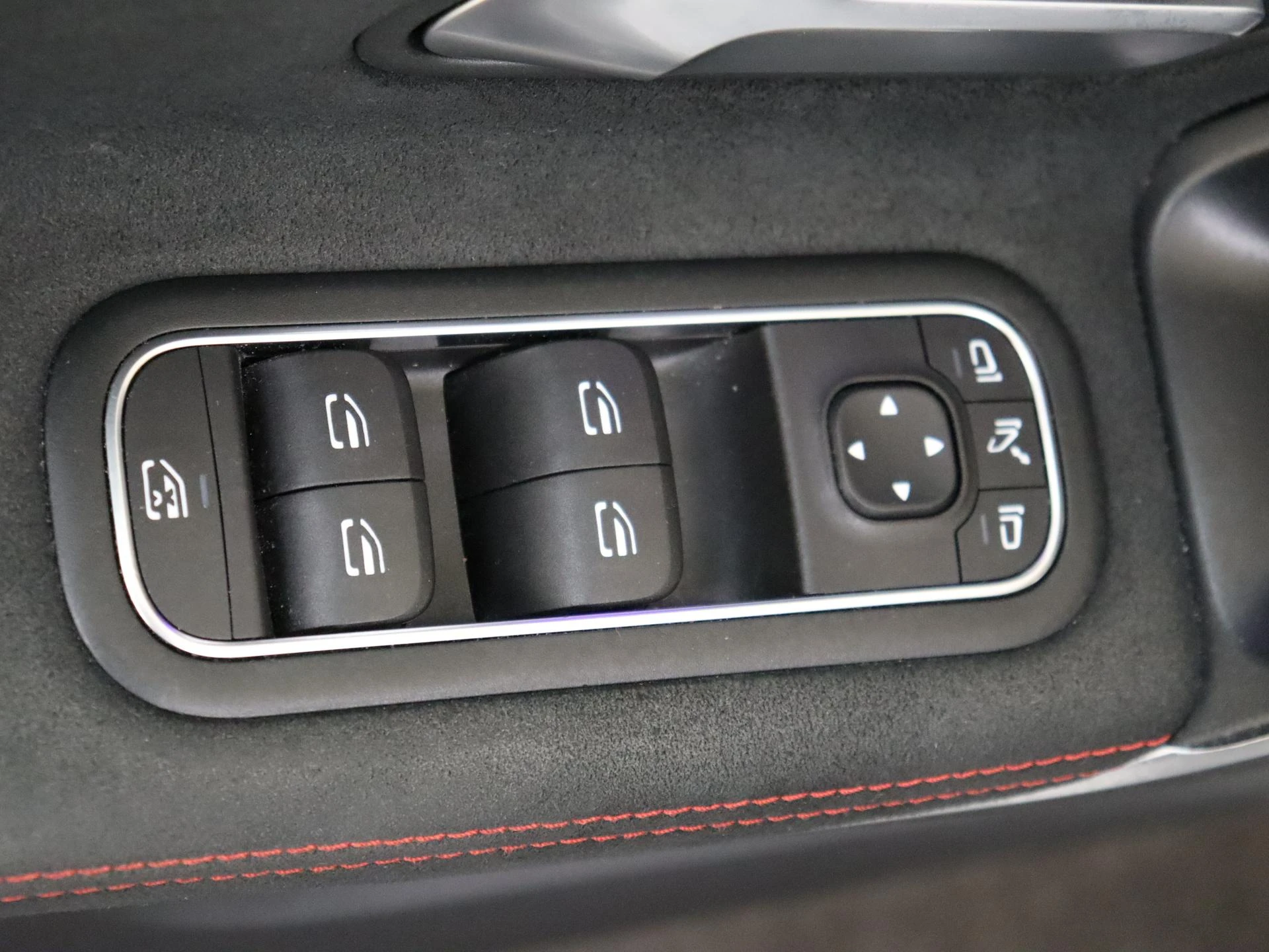 Mercedes-Benz-CLA-image-24