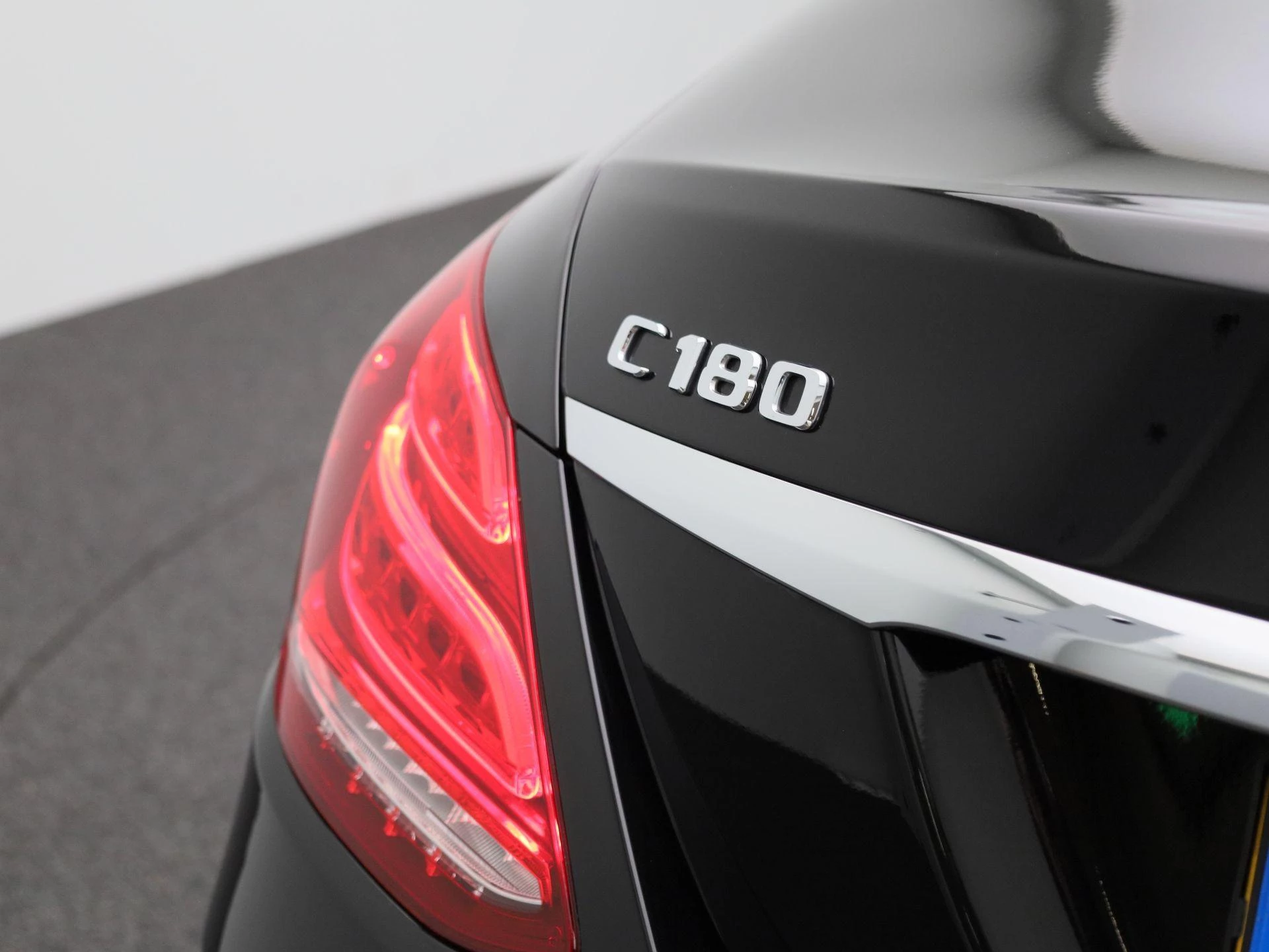 Mercedes-Benz-C-Klasse-image-38