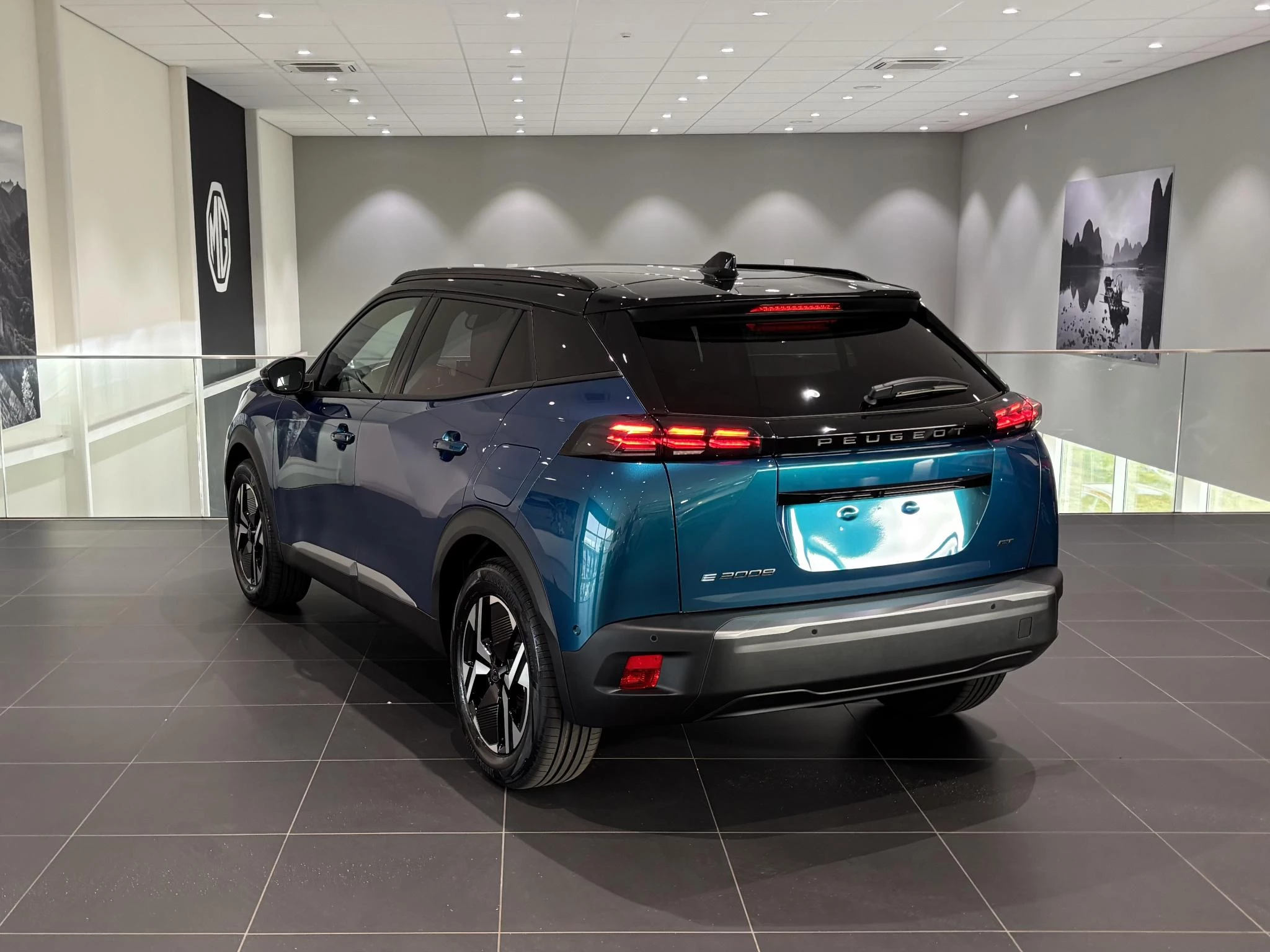 Peugeot-e-2008-image-2