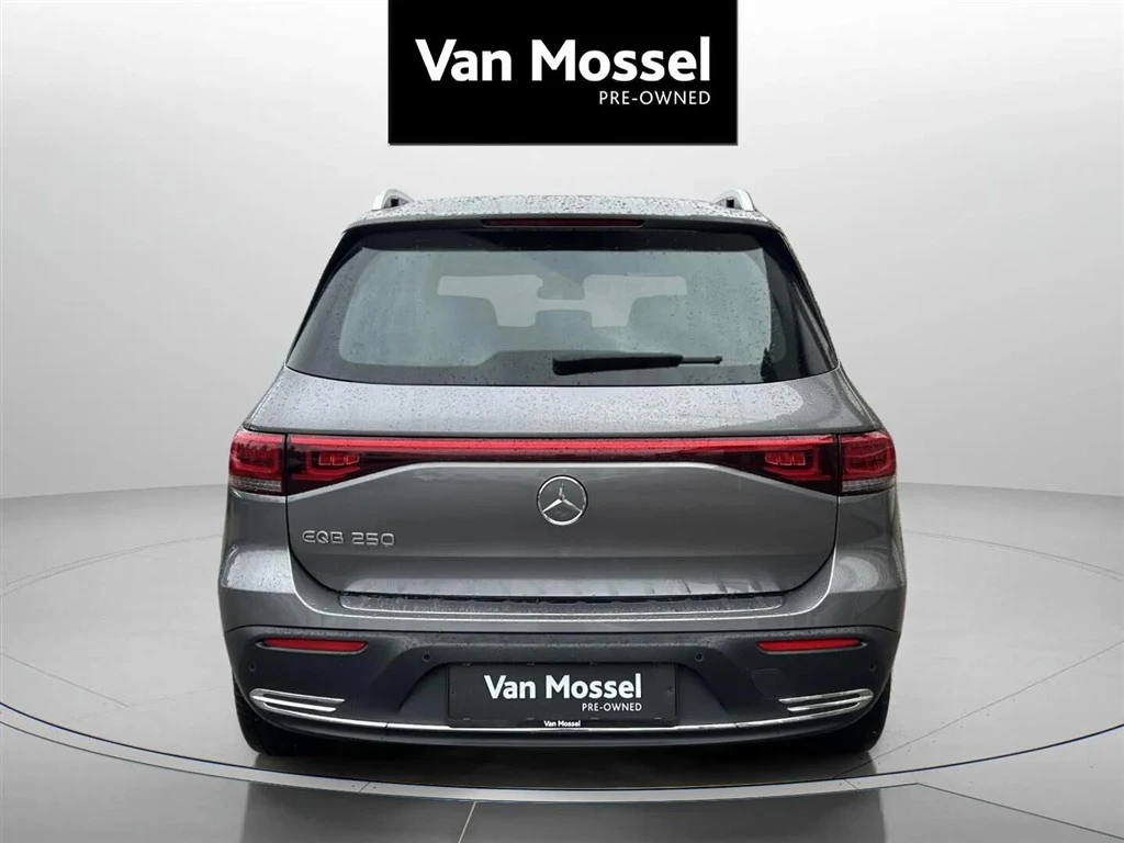 Mercedes-Benz-EQB-image-5